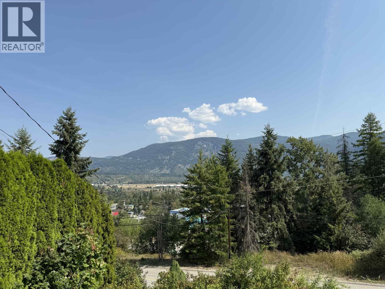 2416 9TH Avenue, Castlegar