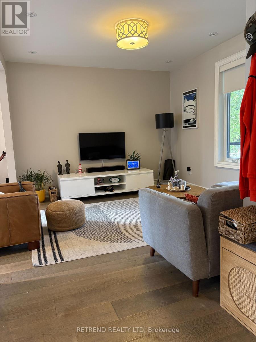 Photo 21 of Upper 892 Palmerston Avenue, Toronto ON