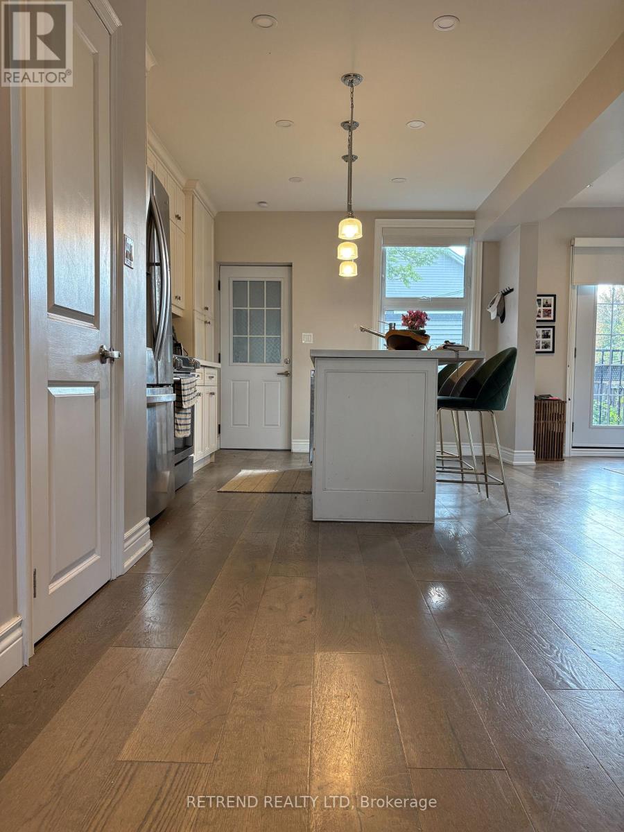 Photo 19 of Upper 892 Palmerston Avenue, Toronto ON
