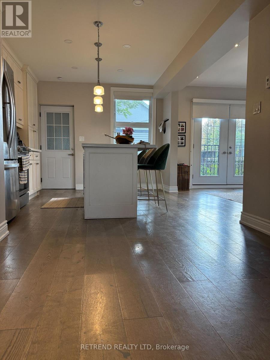 Photo 18 of Upper 892 Palmerston Avenue, Toronto ON