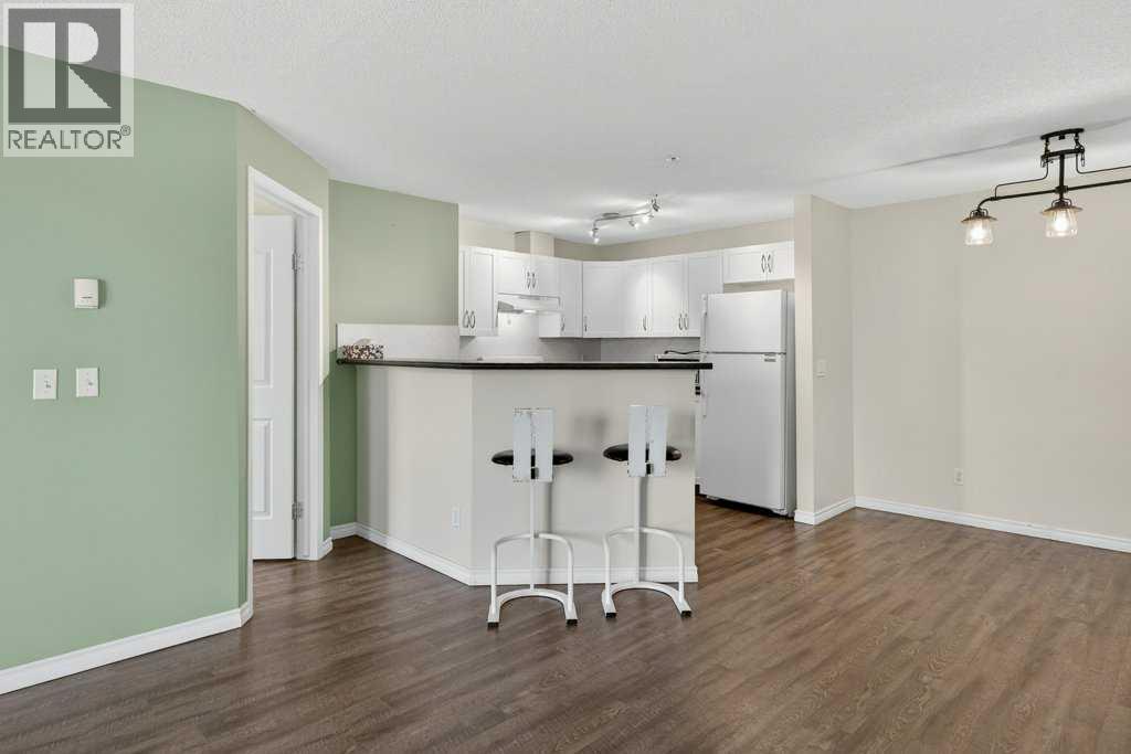 Photo 14 of 4316 10 Prestwick Bay Se, Calgary AB