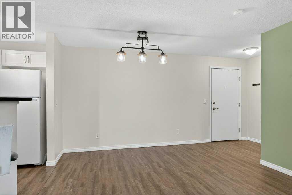 Photo 8 of 4316 10 Prestwick Bay Se, Calgary AB