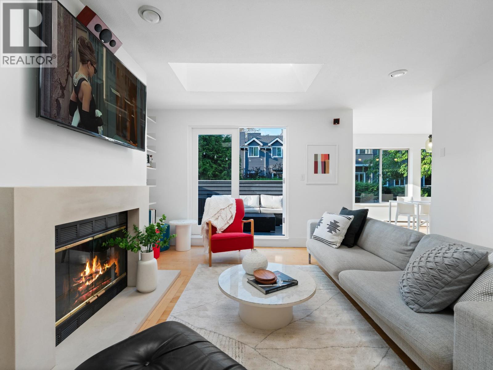 Photo 3 of 2343 W 7th Avenue, Vancouver BC