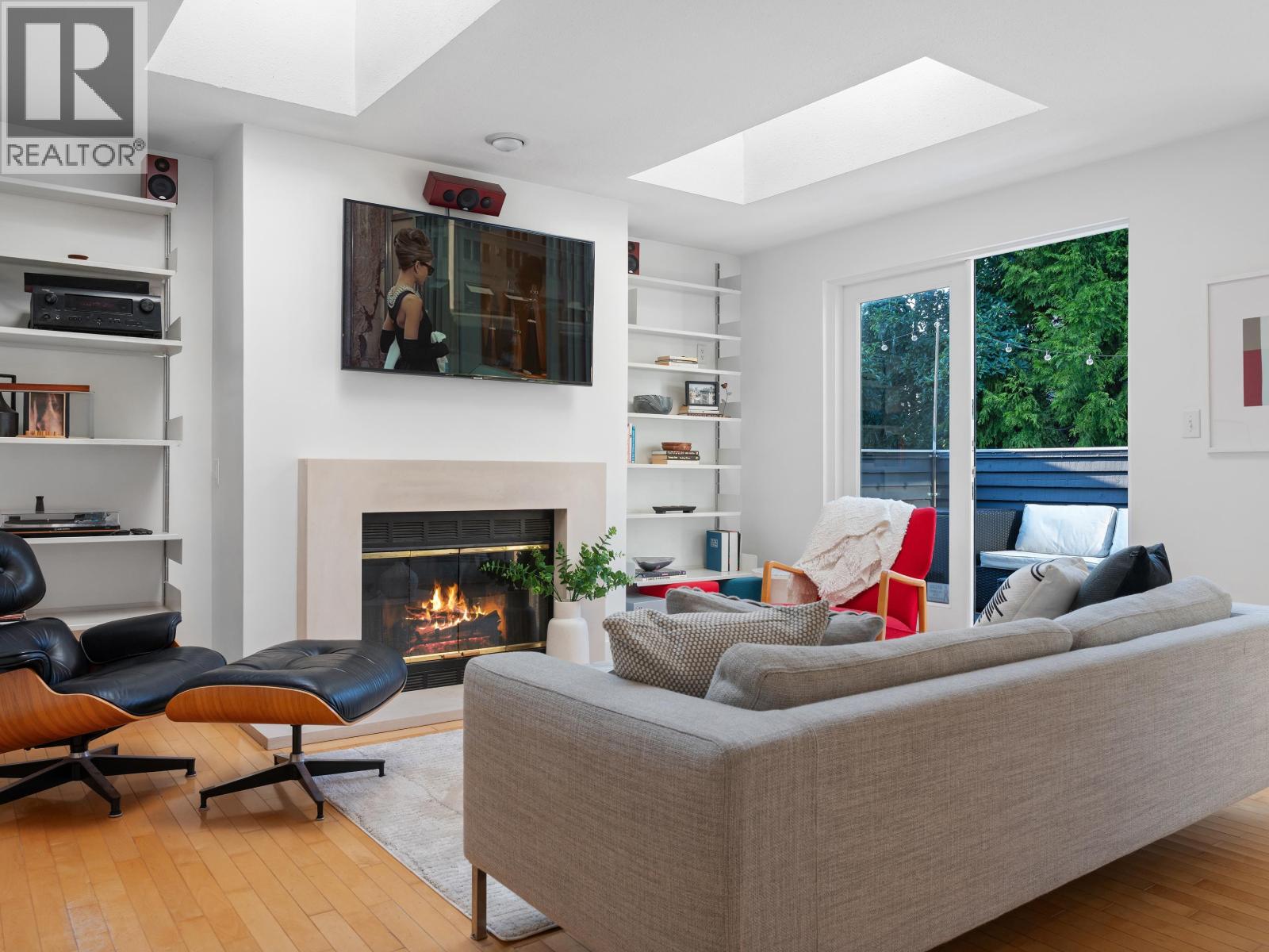 Photo 4 of 2343 W 7th Avenue, Vancouver BC