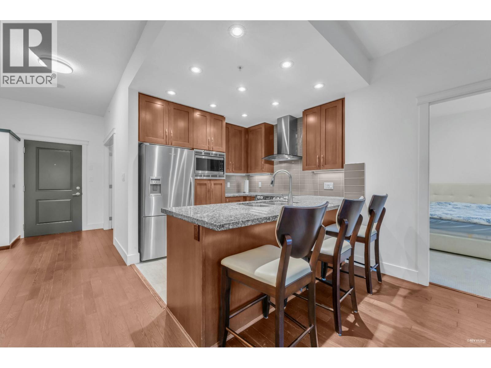 707 1415 PARKWAY BOULEVARD, Coquitlam