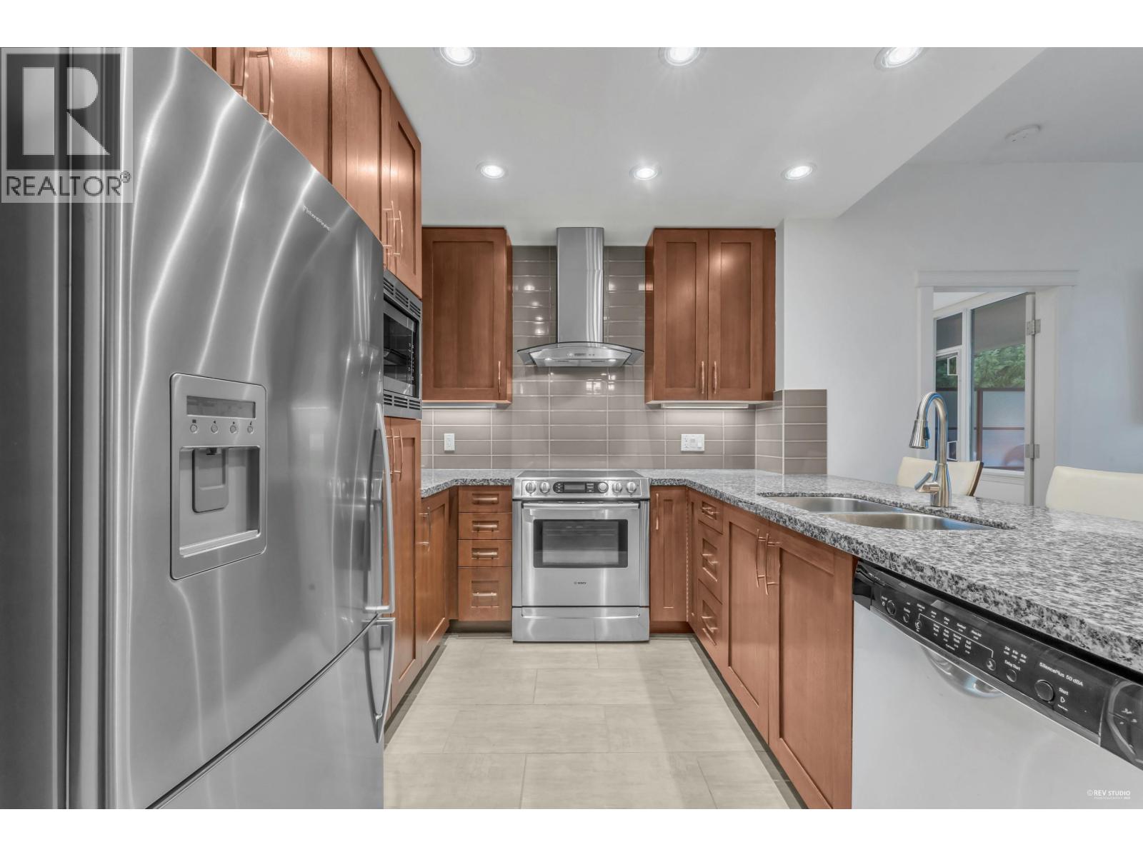 707 1415 PARKWAY BOULEVARD, Coquitlam