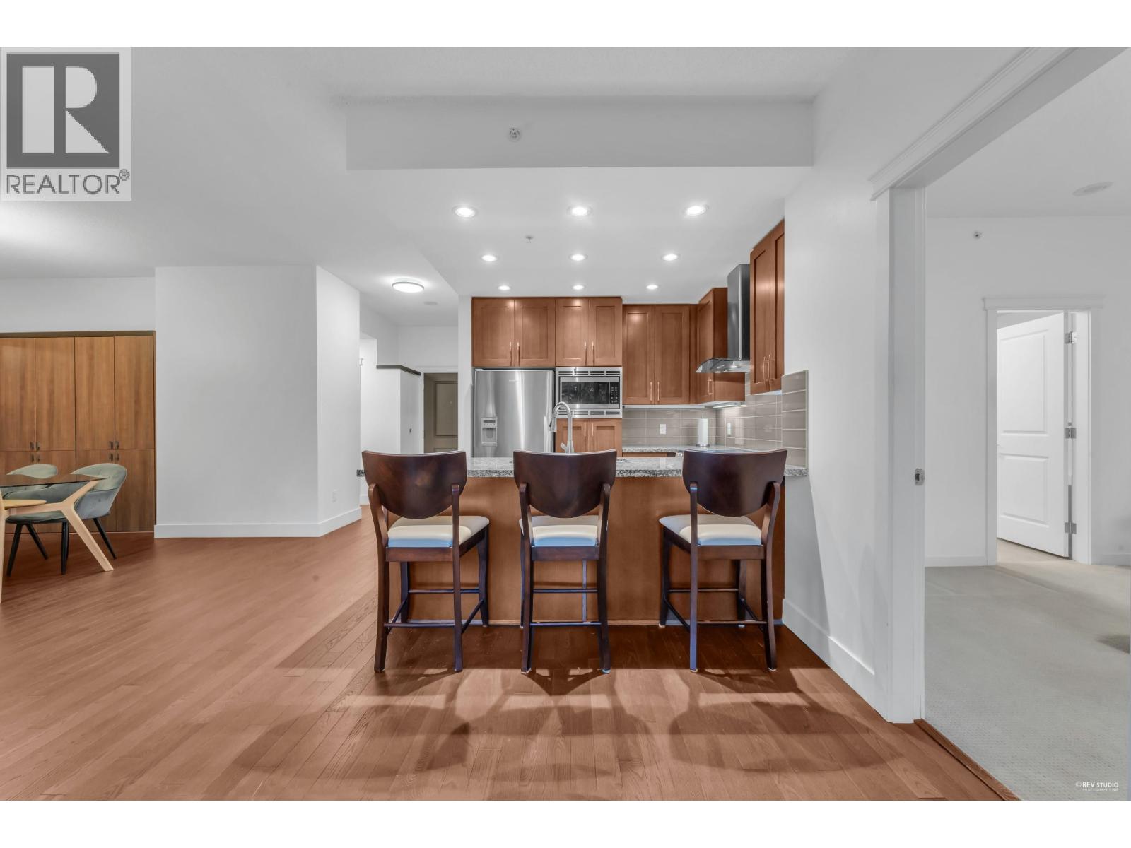 707 1415 PARKWAY BOULEVARD, Coquitlam