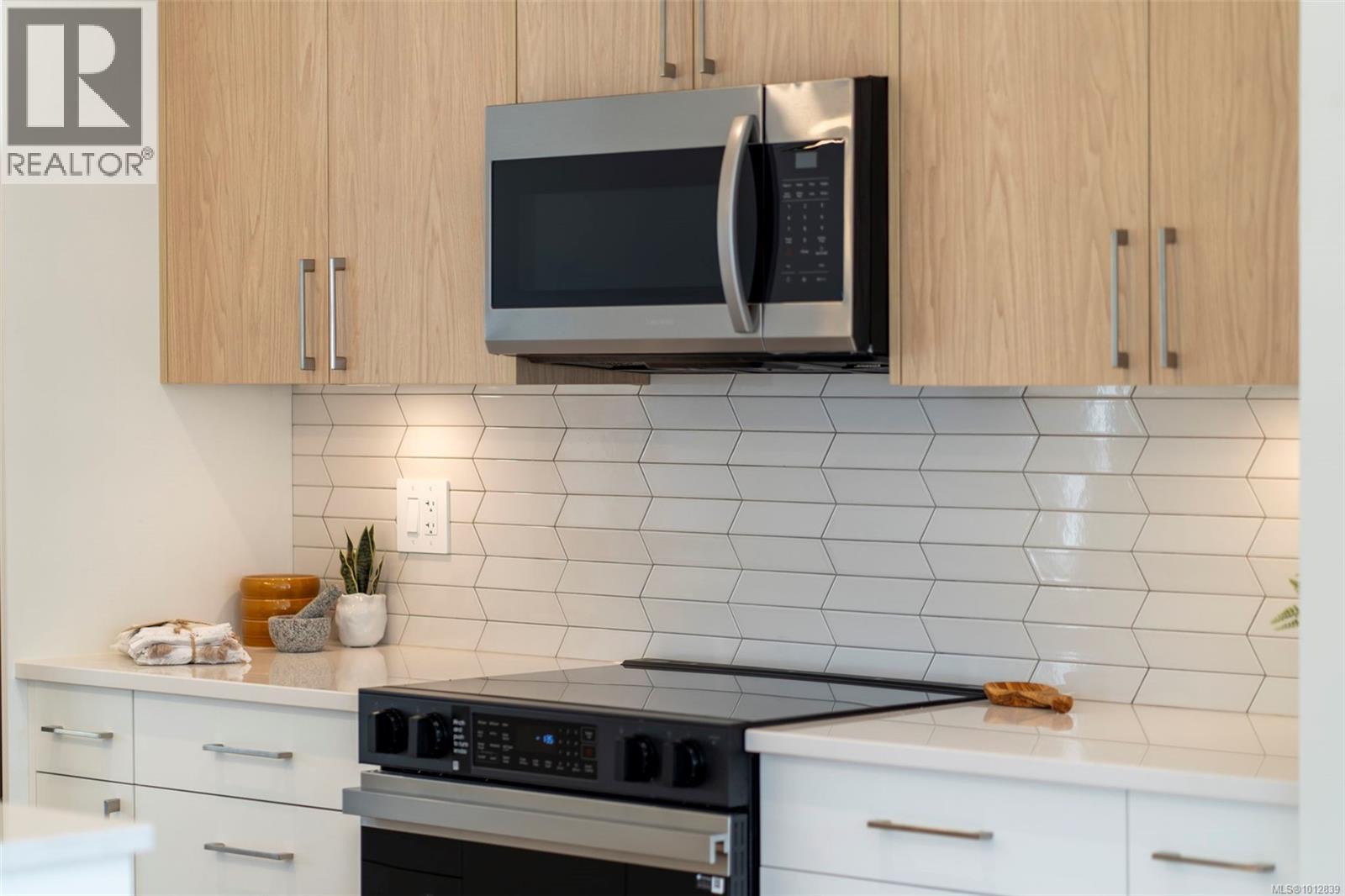 1214 Arcadiawood Crt, Langford