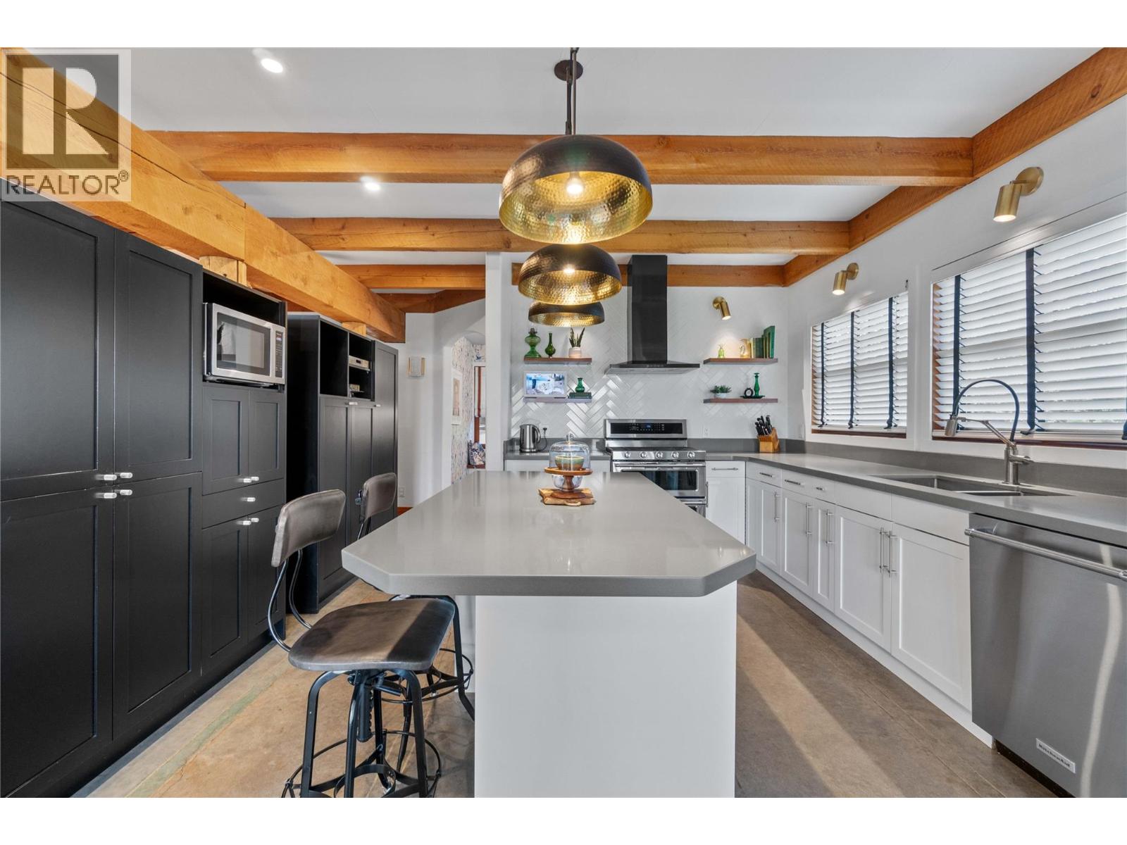  1097 9 Avenue Northeast, Salmon Arm