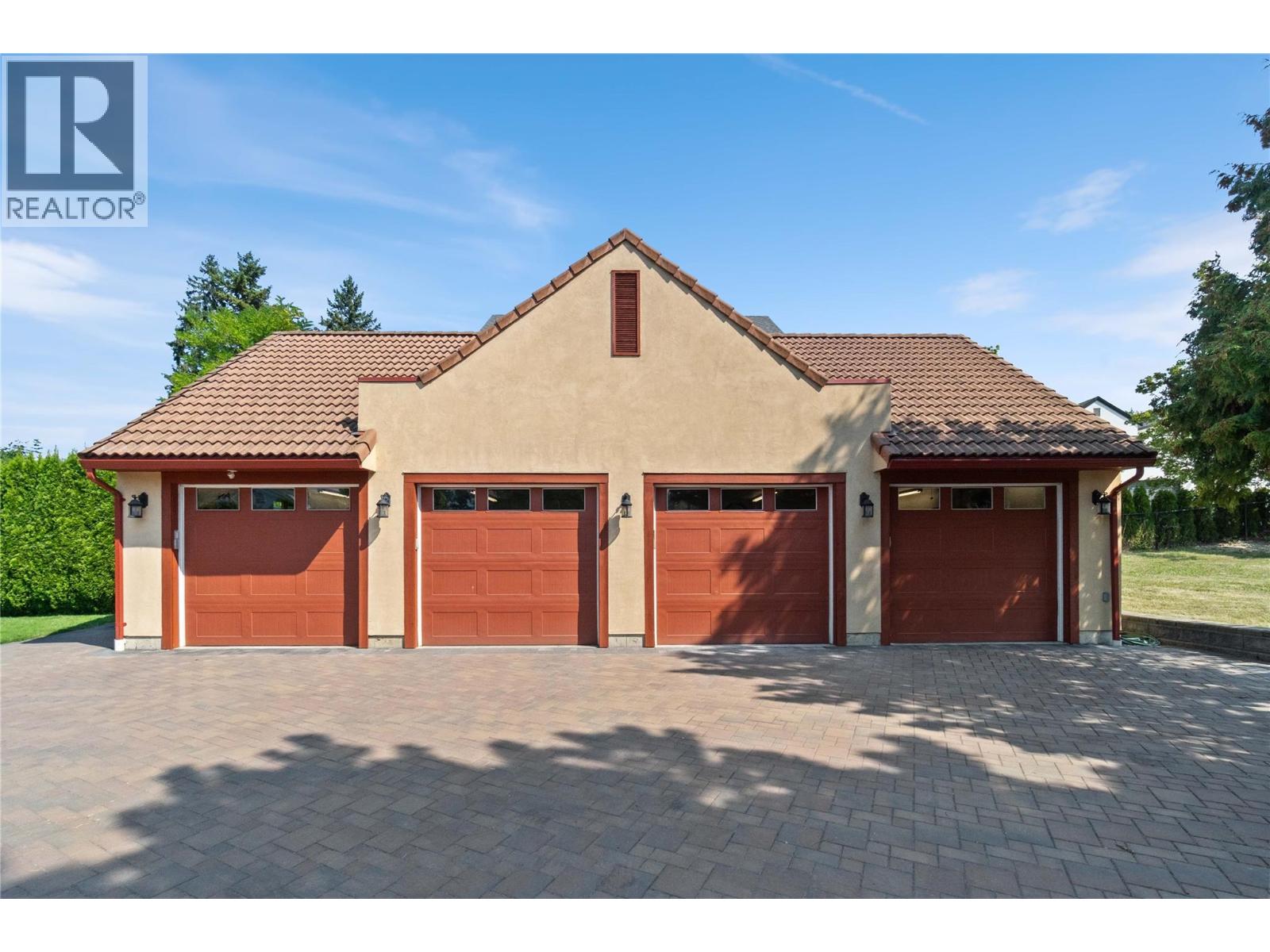  1097 9 Avenue Northeast, Salmon Arm