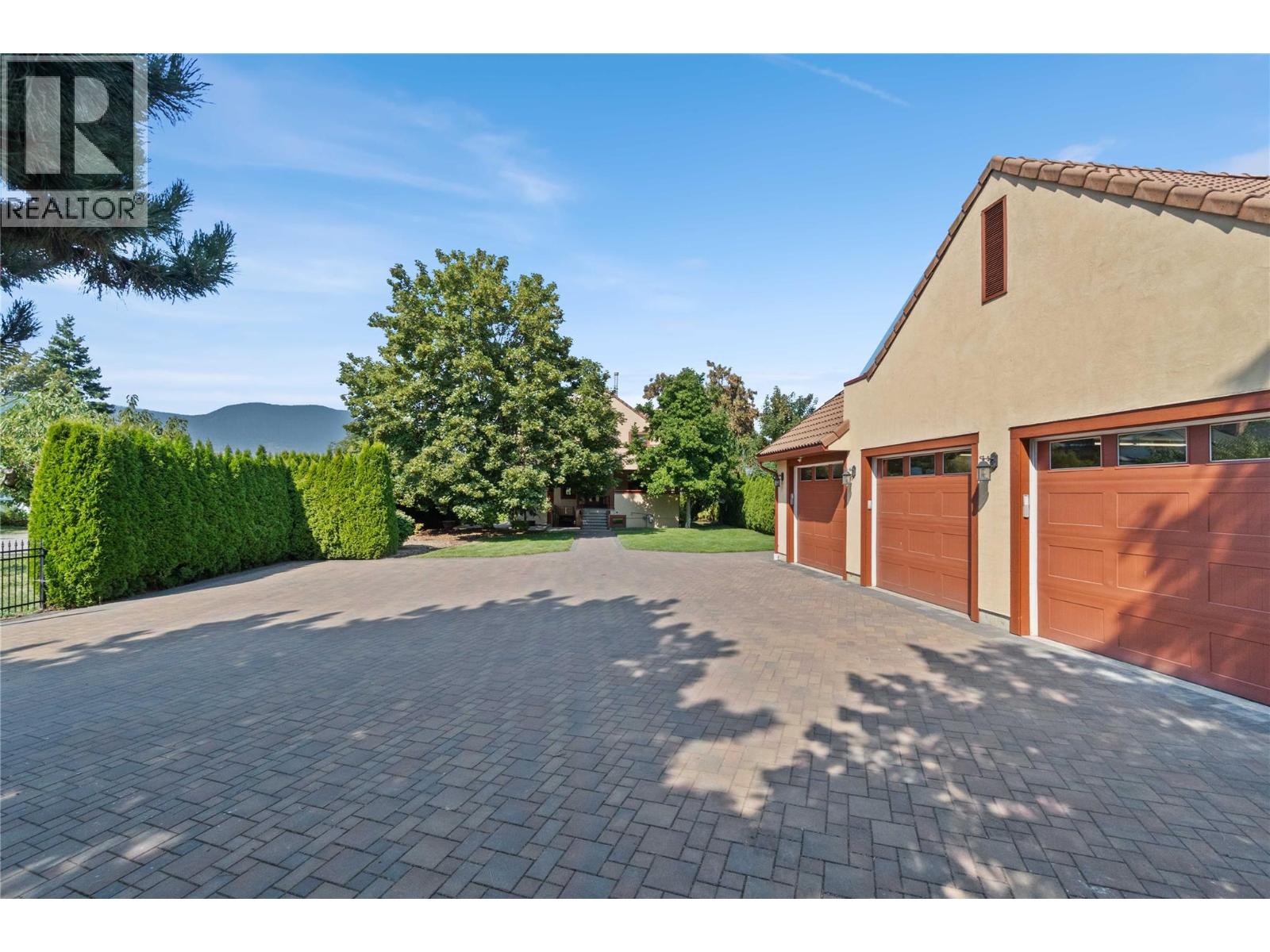  1097 9 Avenue Northeast, Salmon Arm