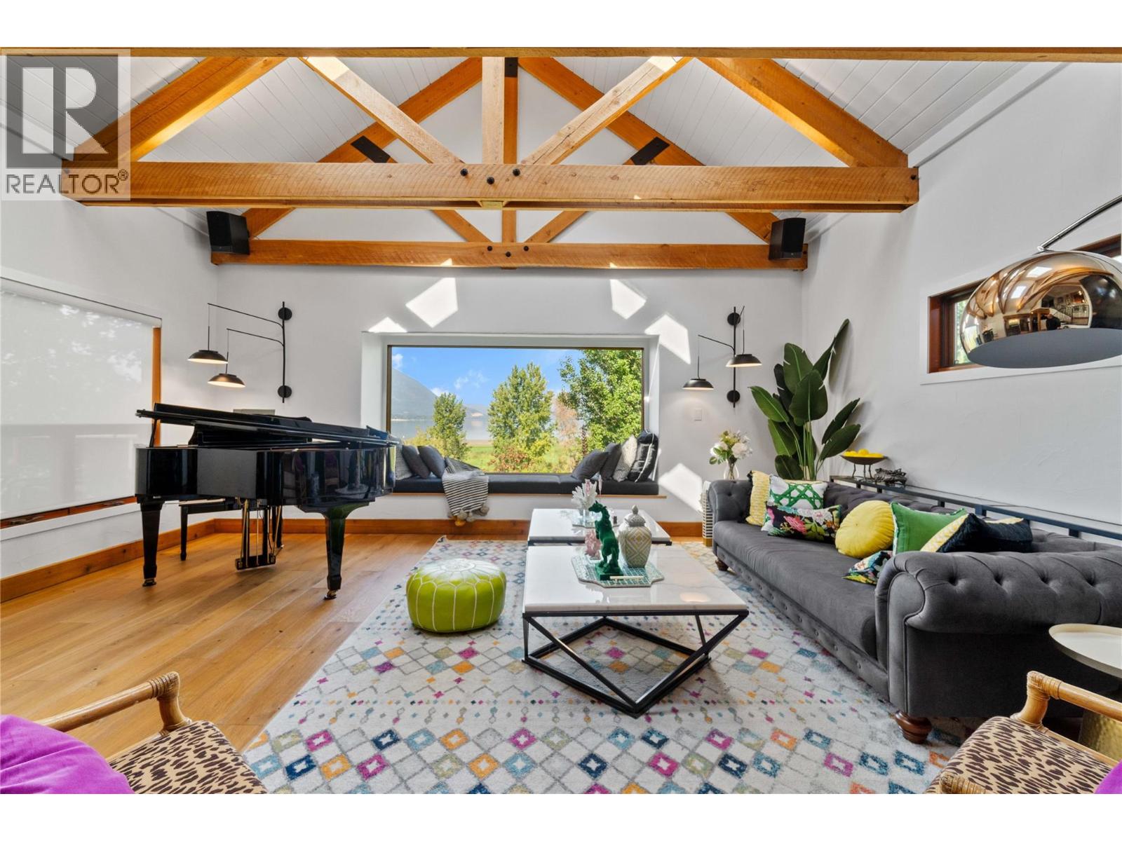  1097 9 Avenue Northeast, Salmon Arm