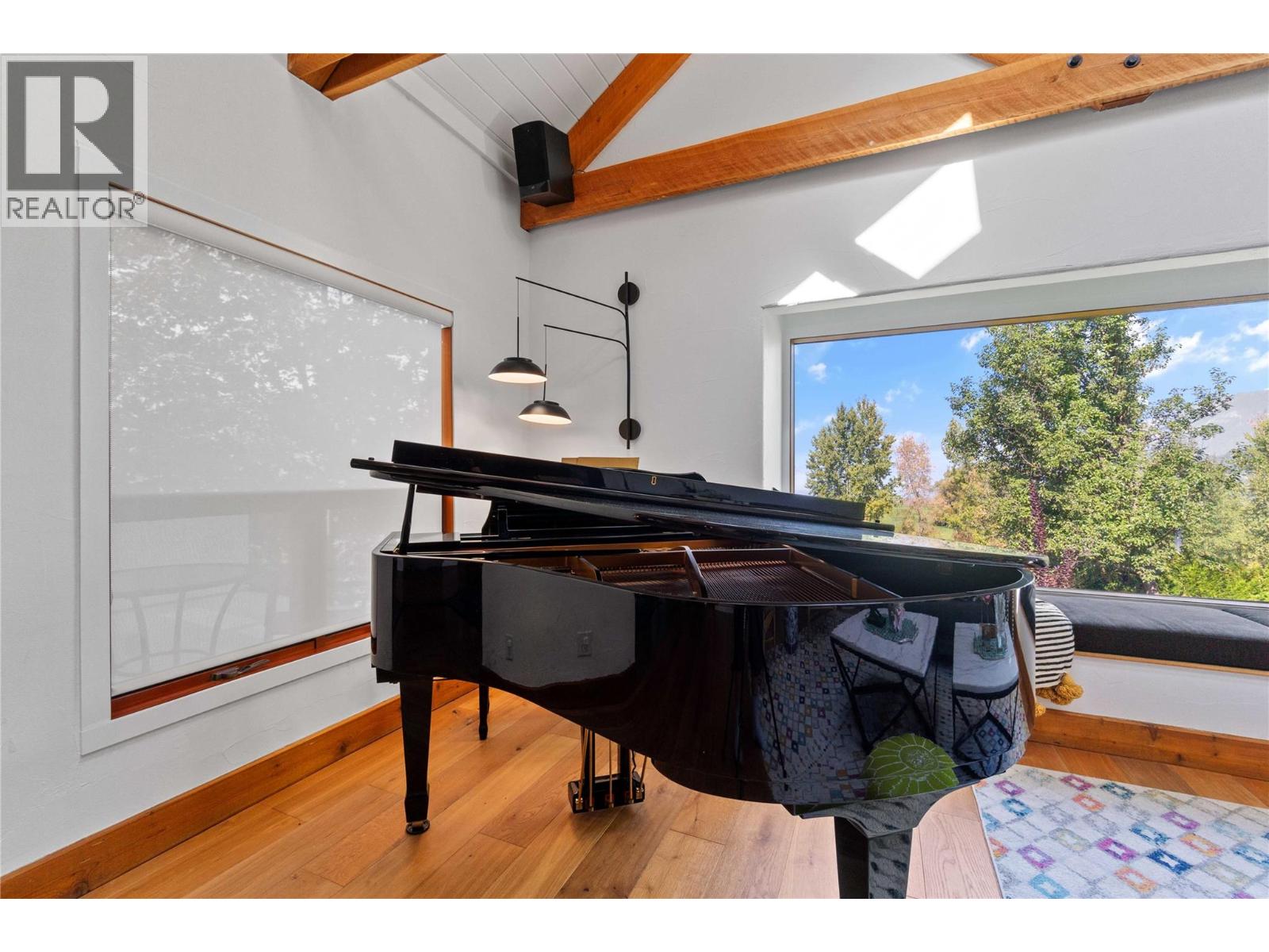  1097 9 Avenue Northeast, Salmon Arm