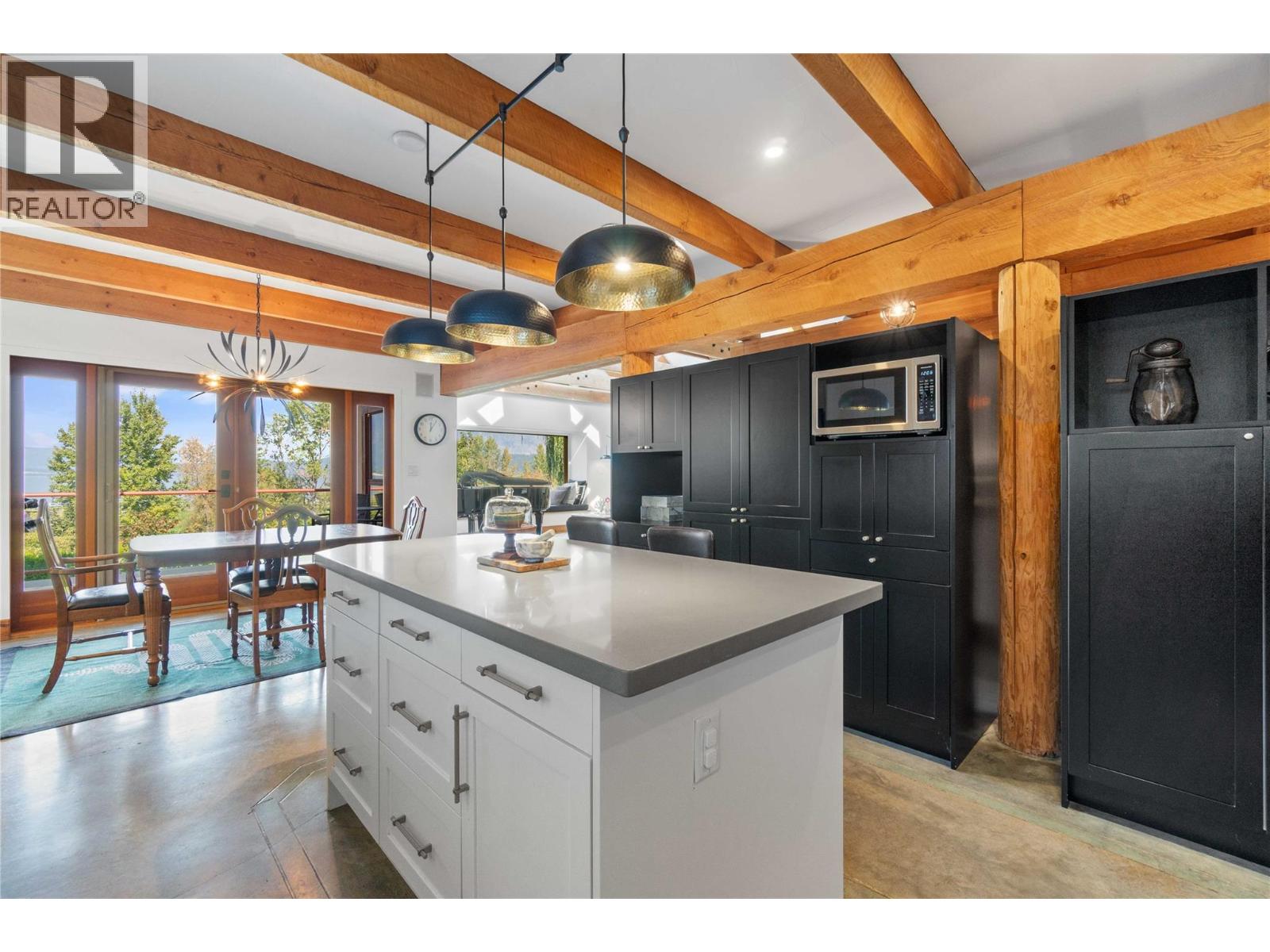  1097 9 Avenue Northeast, Salmon Arm