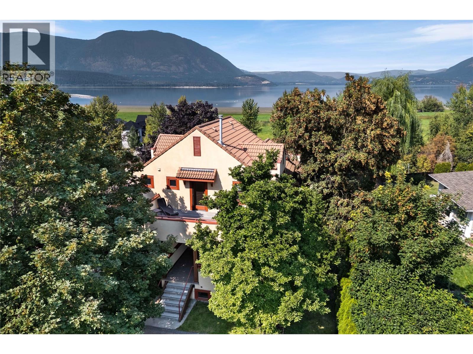  1097 9 Avenue Northeast, Salmon Arm
