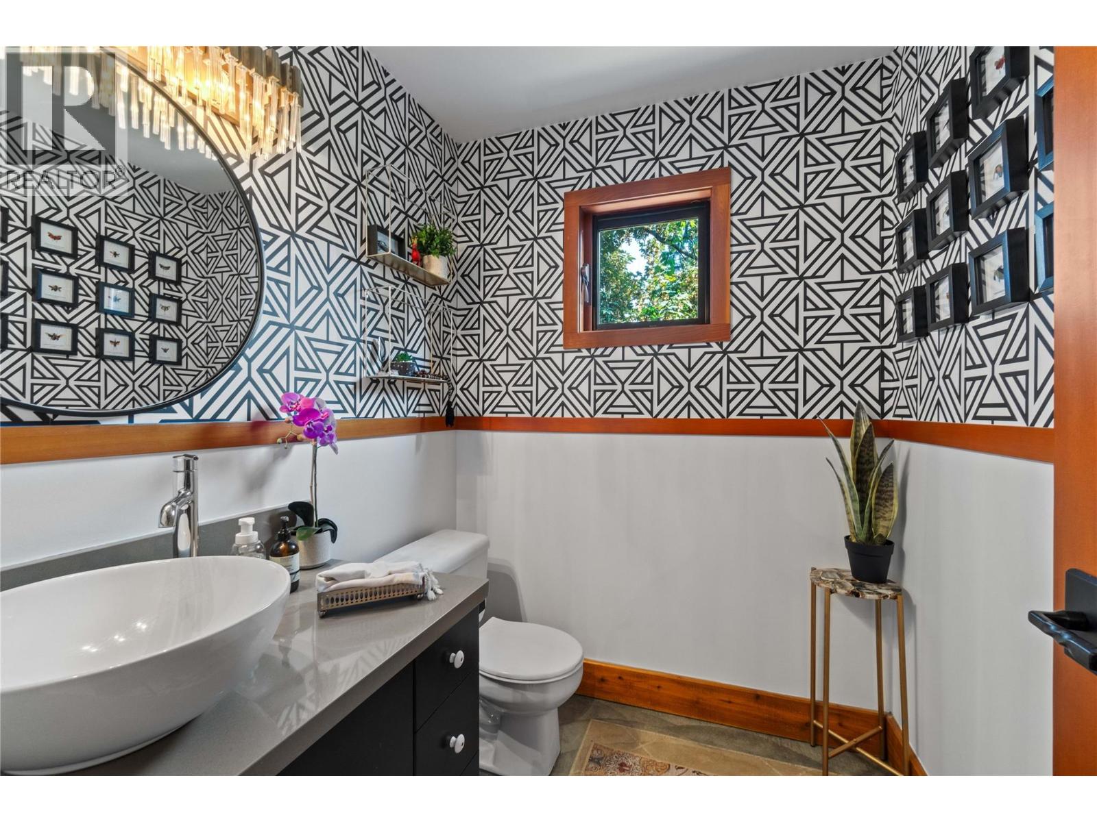  1097 9 Avenue Northeast, Salmon Arm