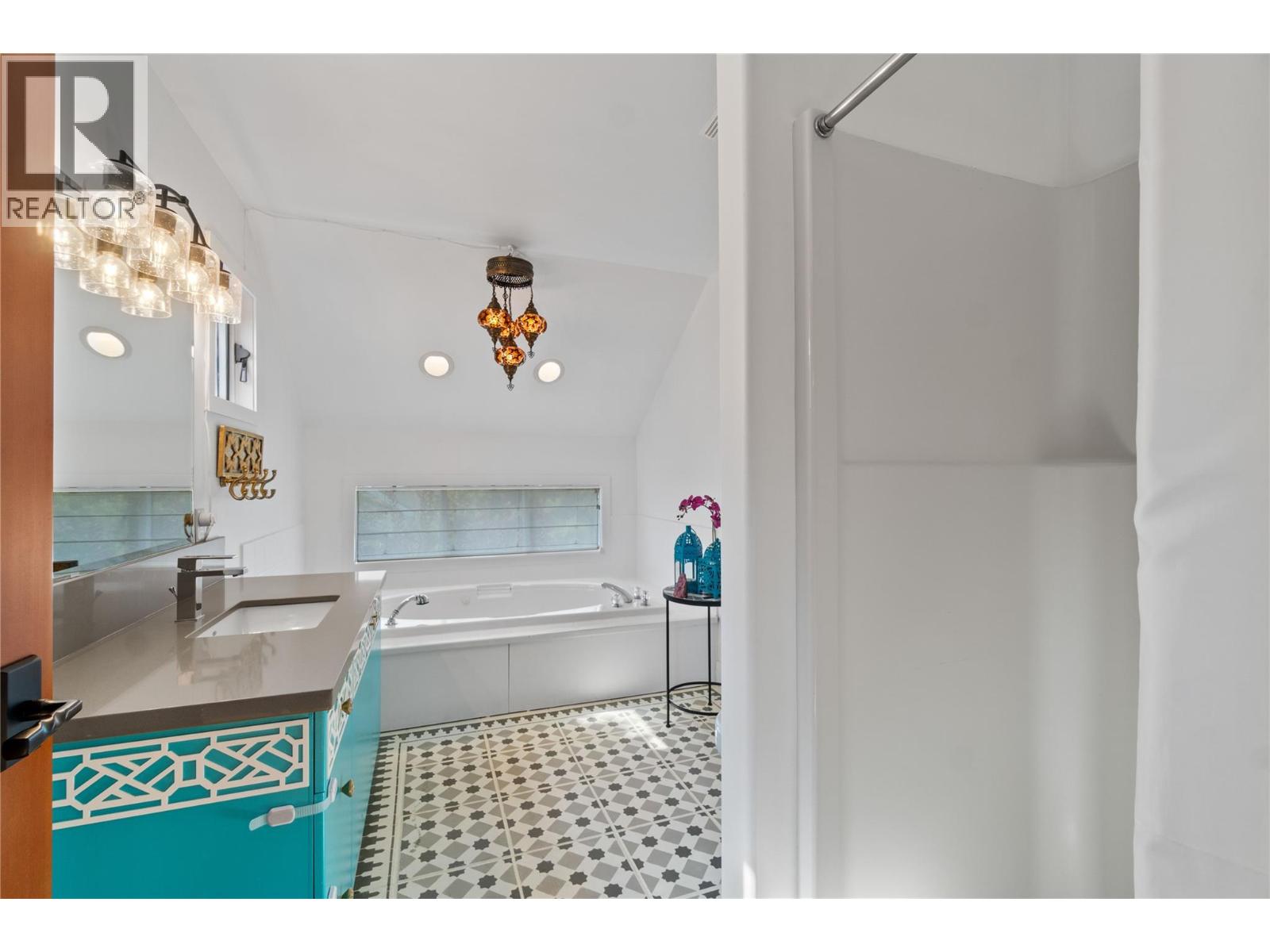  1097 9 Avenue Northeast, Salmon Arm