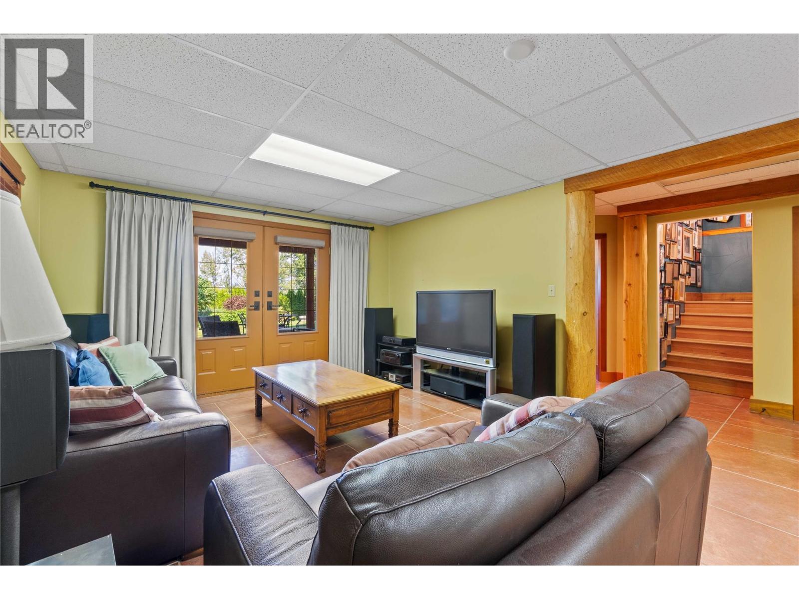  1097 9 Avenue Northeast, Salmon Arm