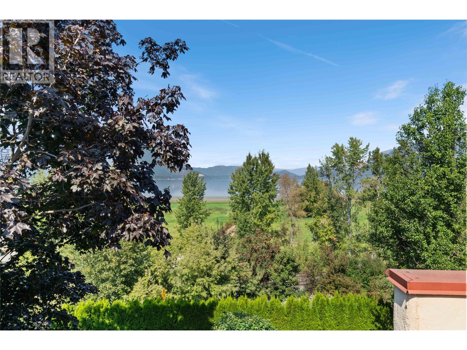  1097 9 Avenue Northeast, Salmon Arm