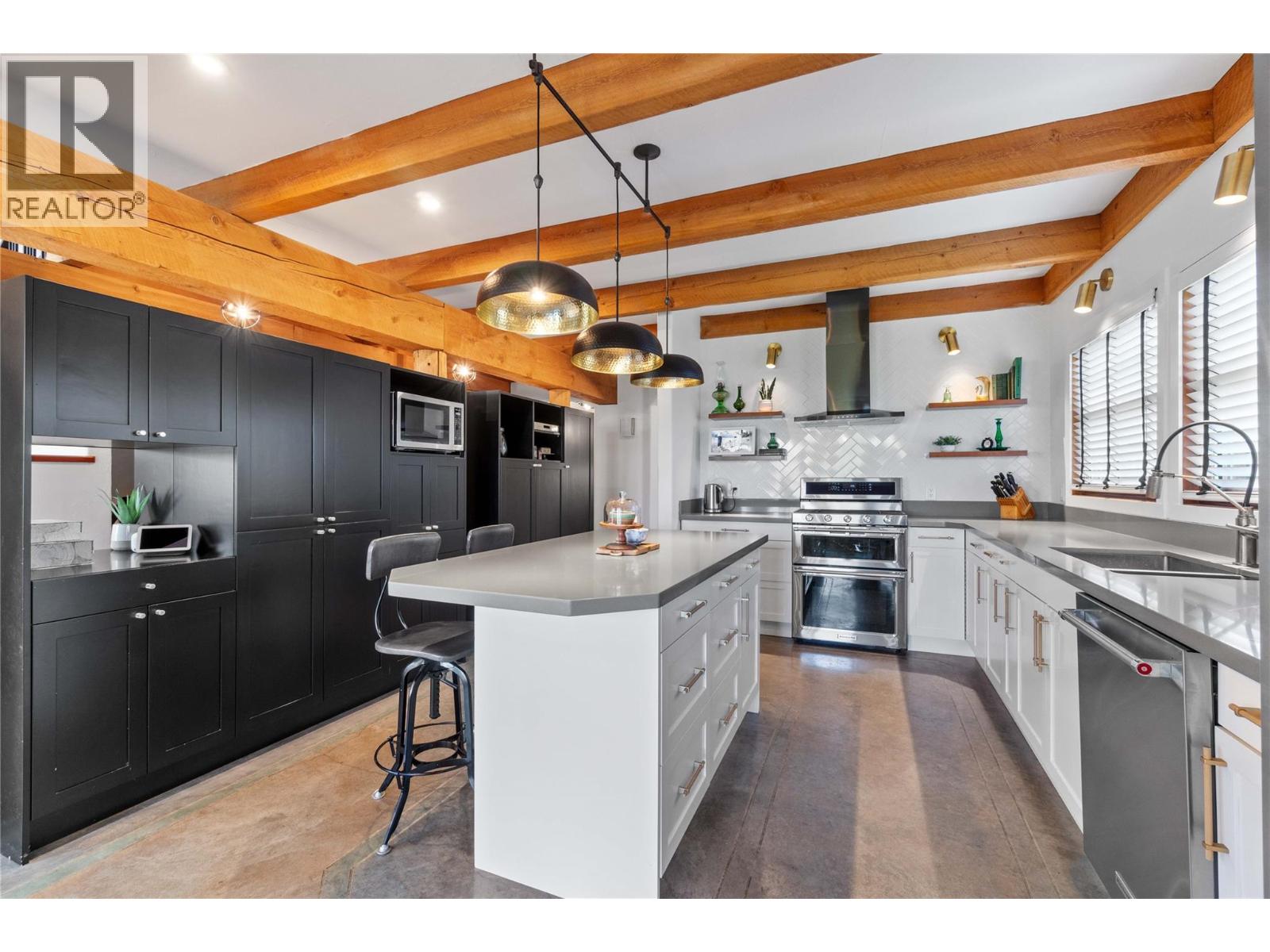 1097 9 Avenue Northeast, Salmon Arm
