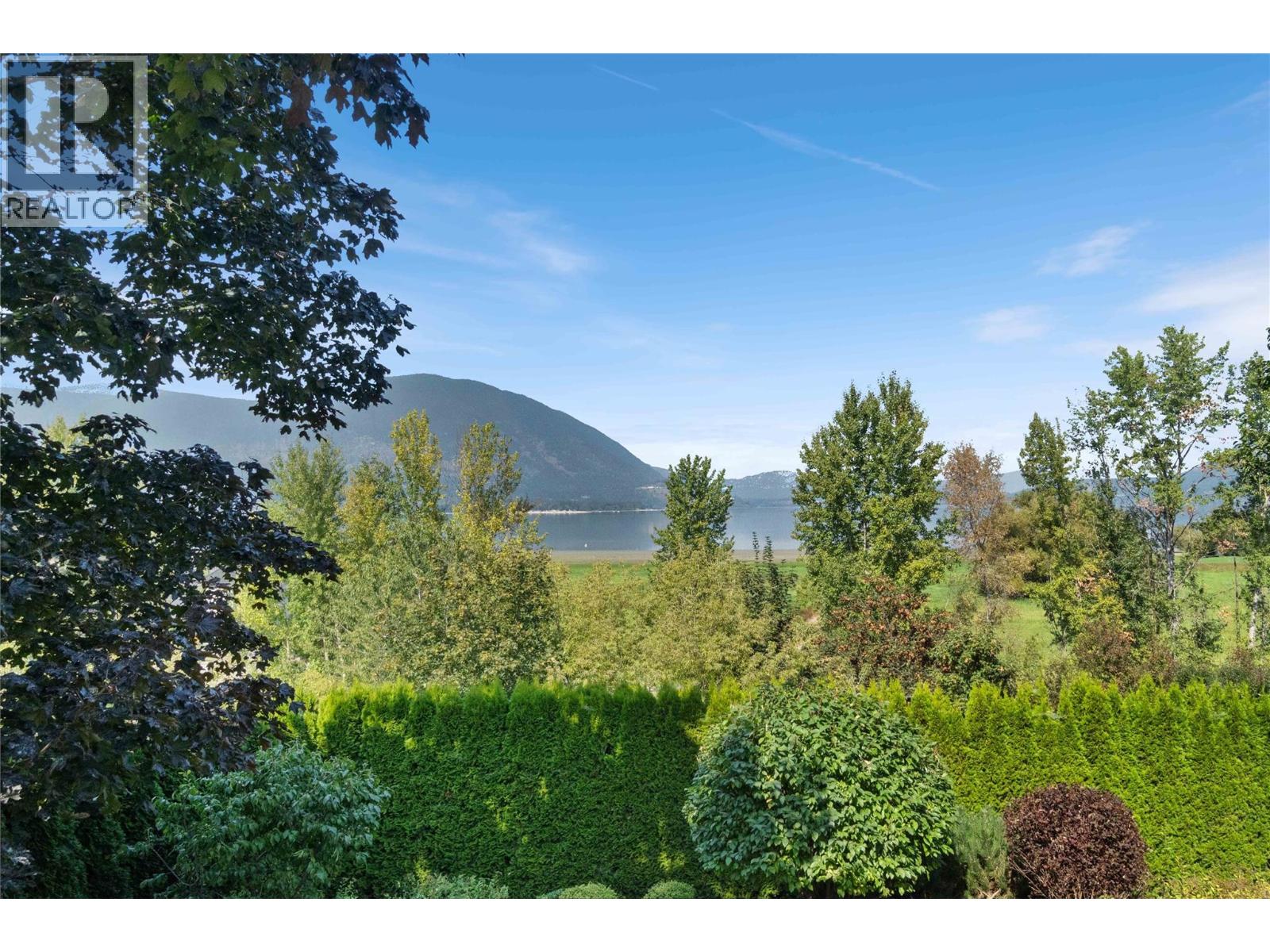  1097 9 Avenue Northeast, Salmon Arm
