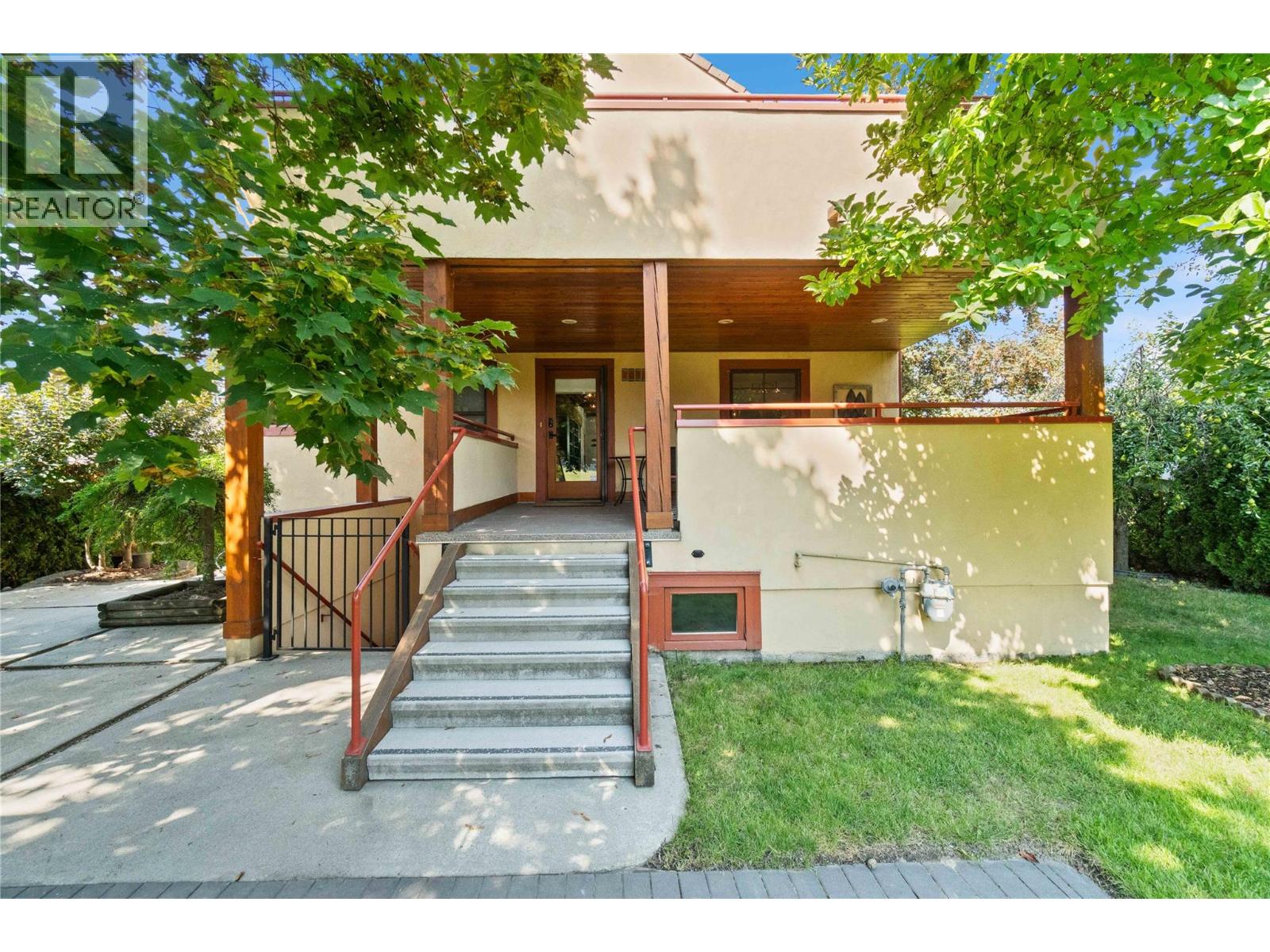  1097 9 Avenue Northeast, Salmon Arm