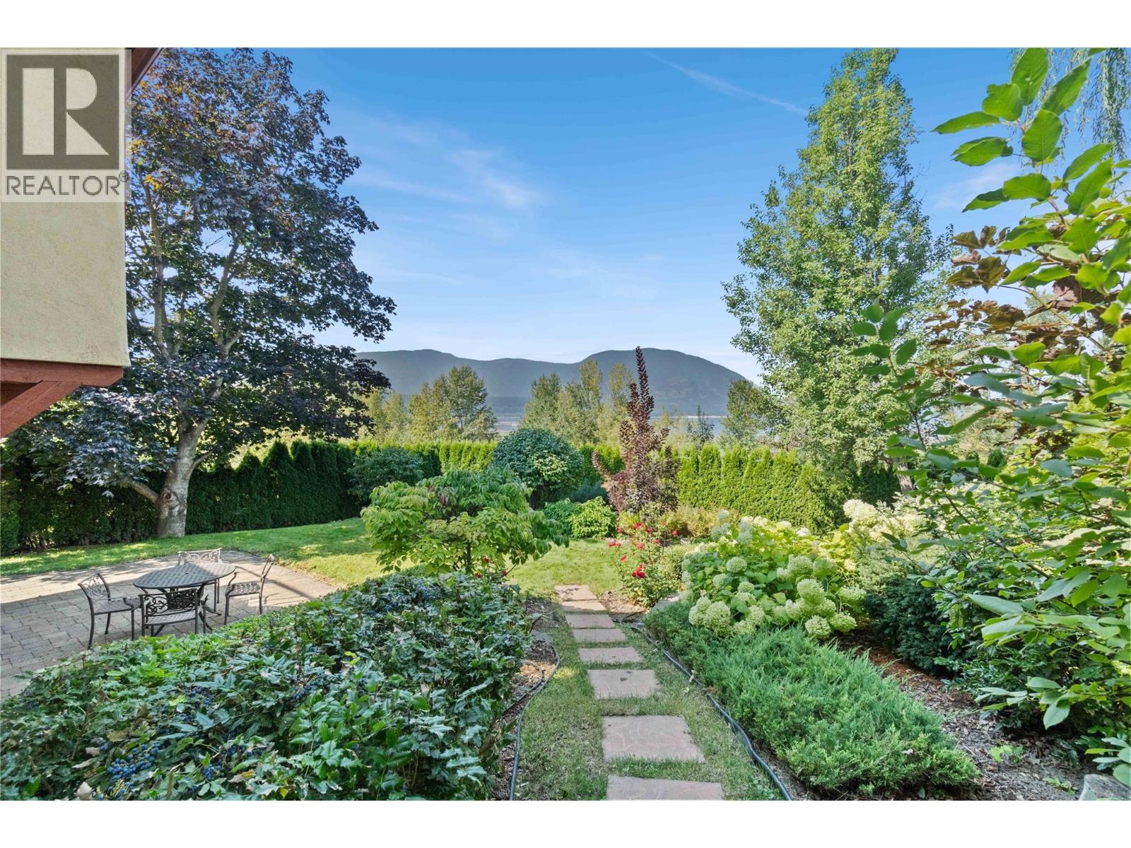  1097 9 Avenue Northeast, Salmon Arm
