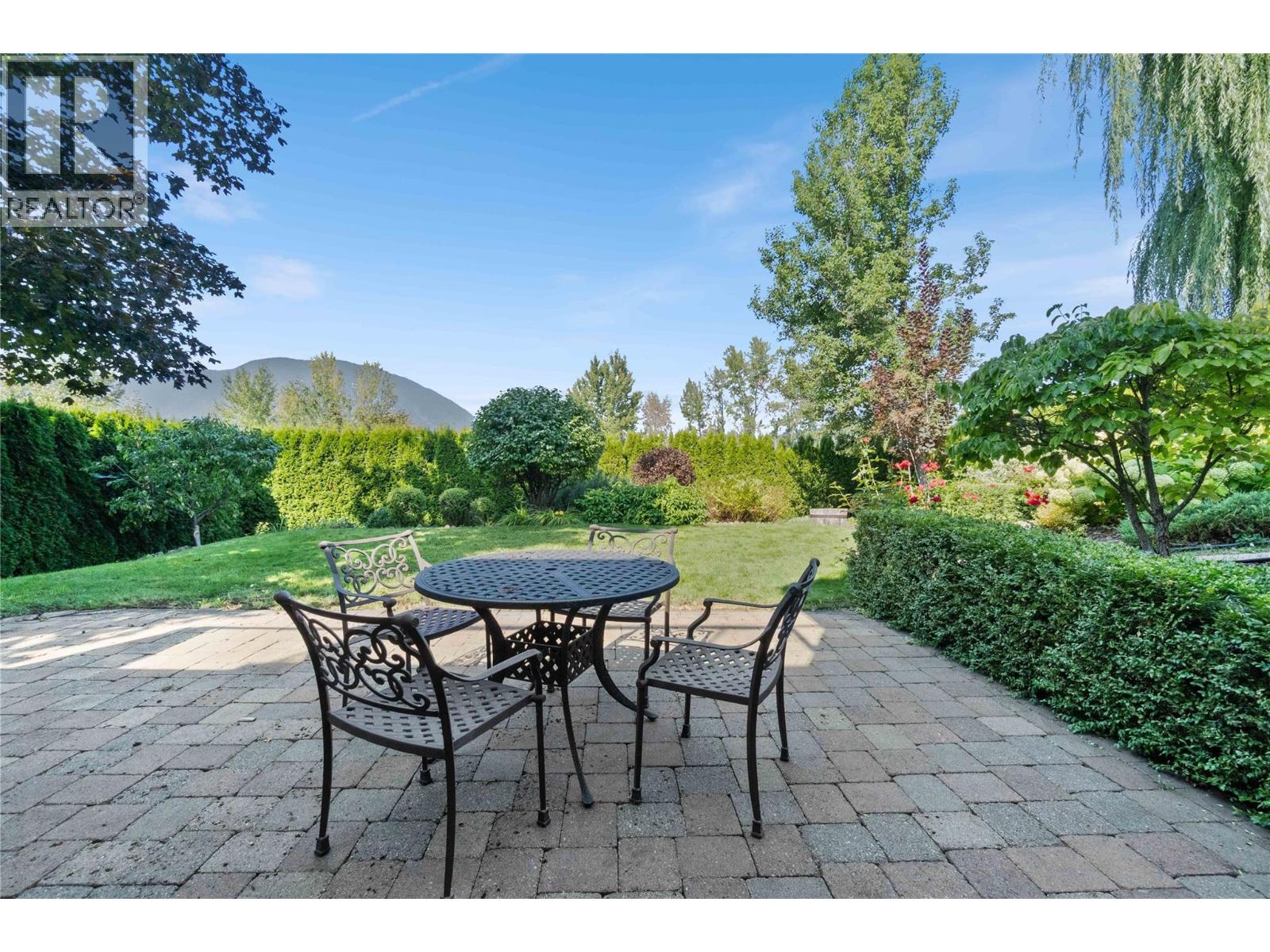  1097 9 Avenue Northeast, Salmon Arm