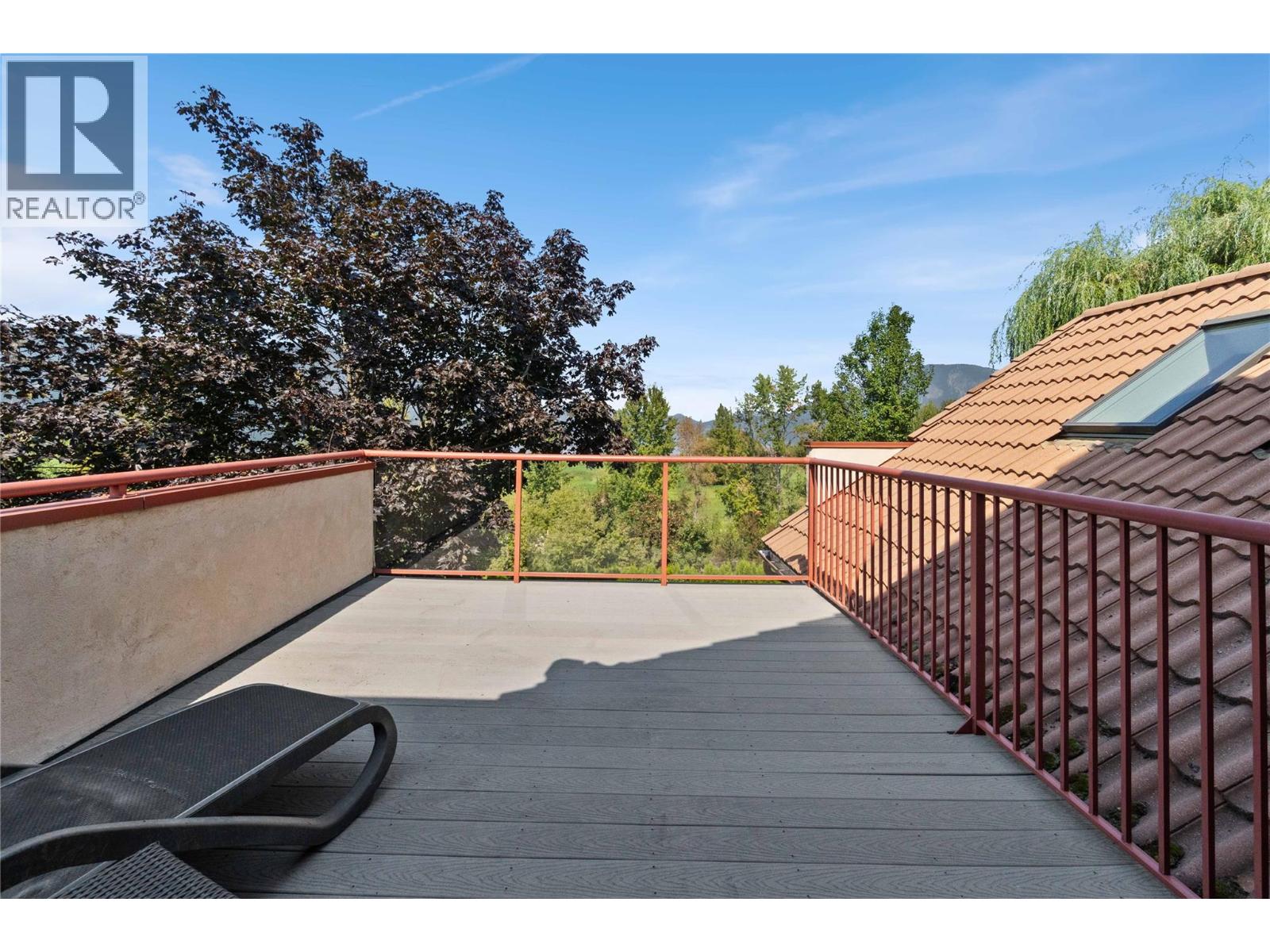  1097 9 Avenue Northeast, Salmon Arm