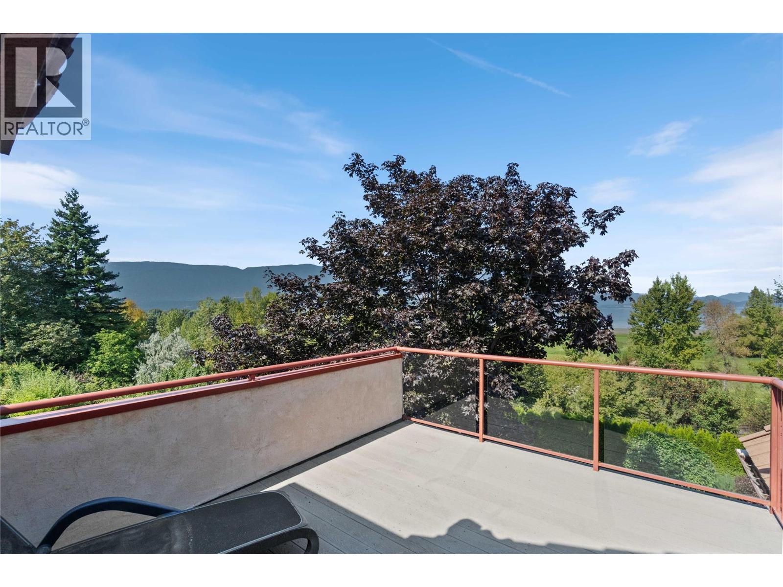  1097 9 Avenue Northeast, Salmon Arm