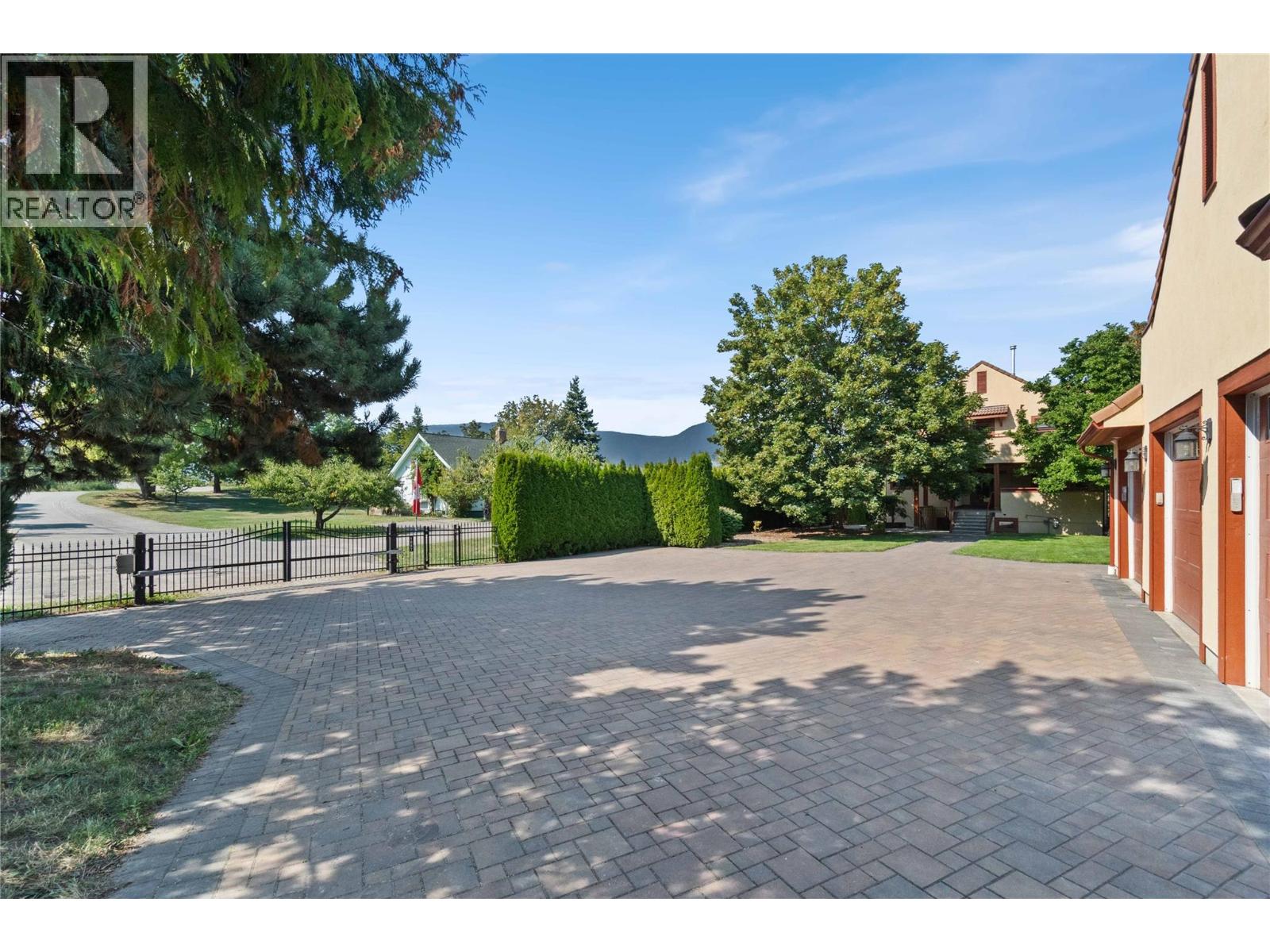  1097 9 Avenue Northeast, Salmon Arm