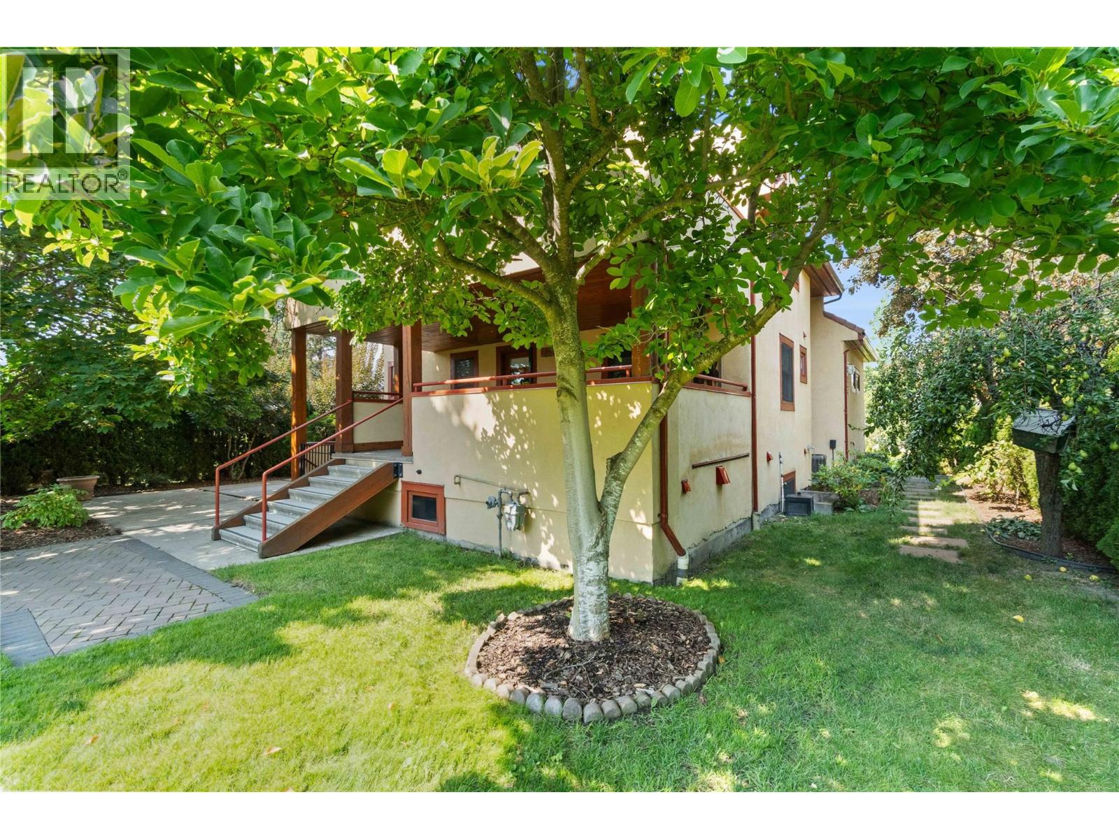  1097 9 Avenue Northeast, Salmon Arm