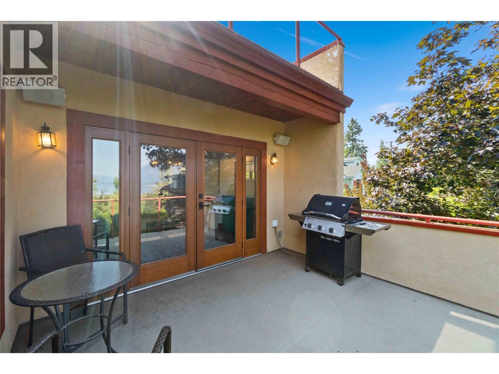 1097 9 Avenue Northeast, Salmon Arm
