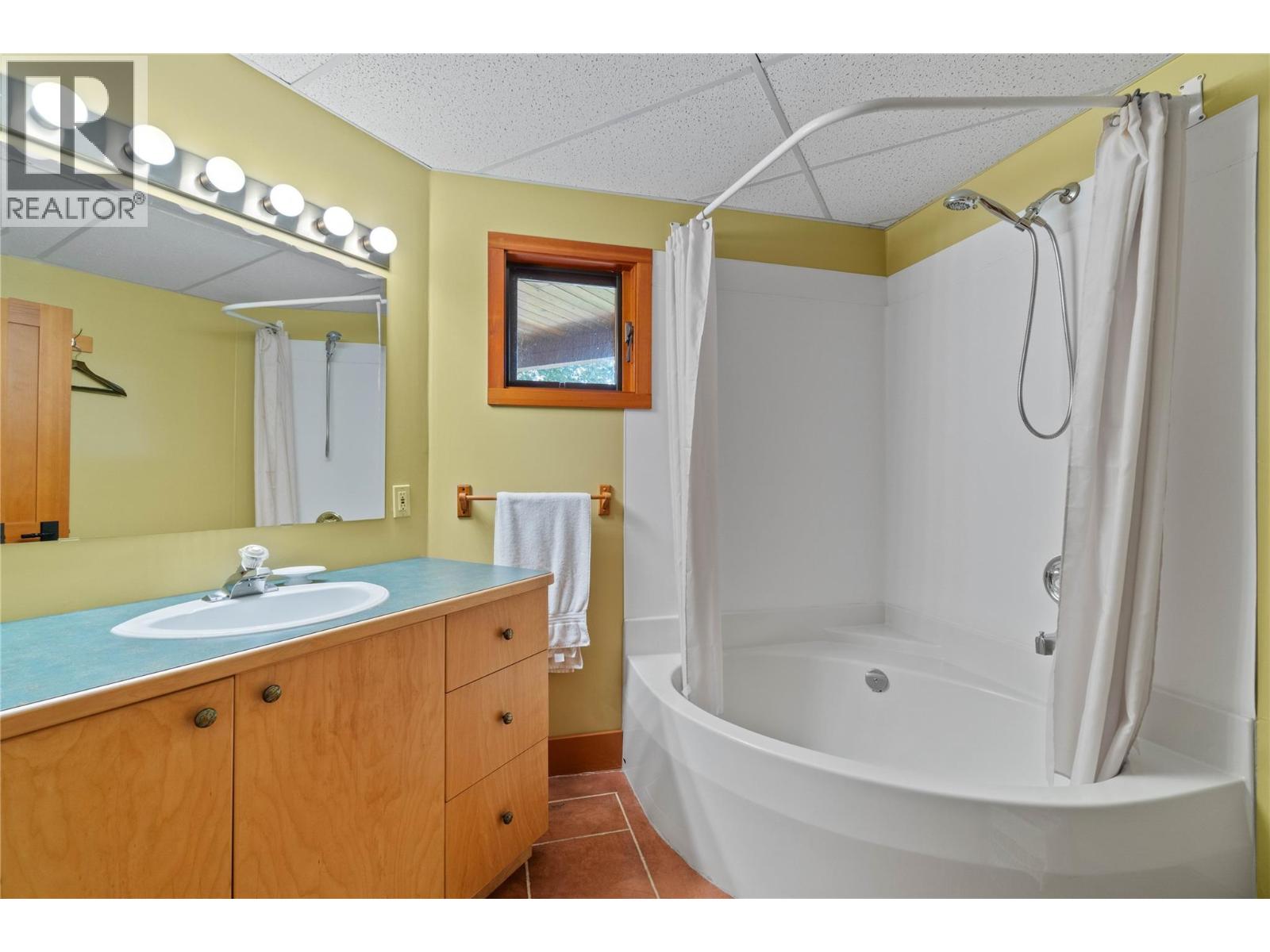  1097 9 Avenue Northeast, Salmon Arm