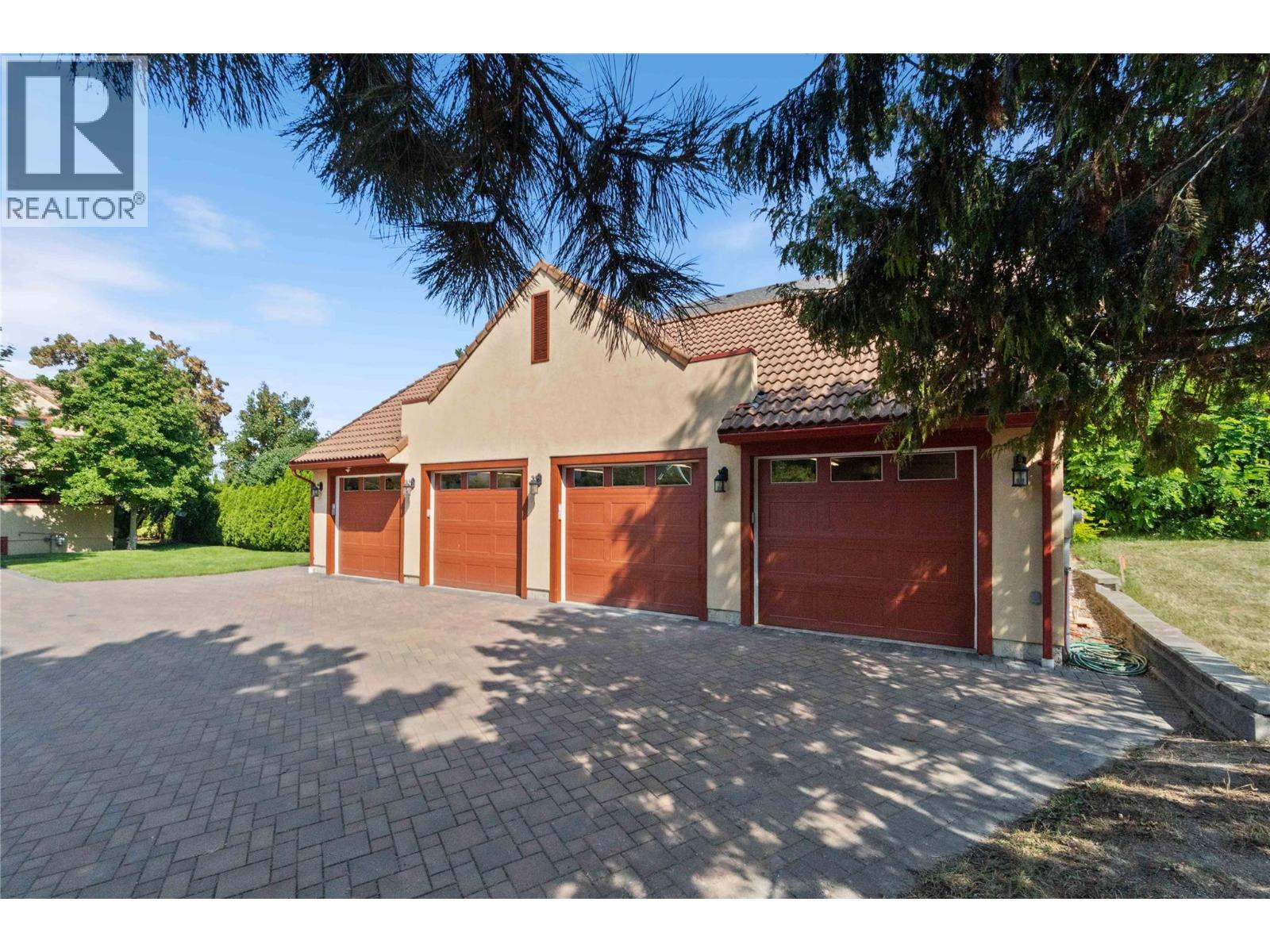  1097 9 Avenue Northeast, Salmon Arm