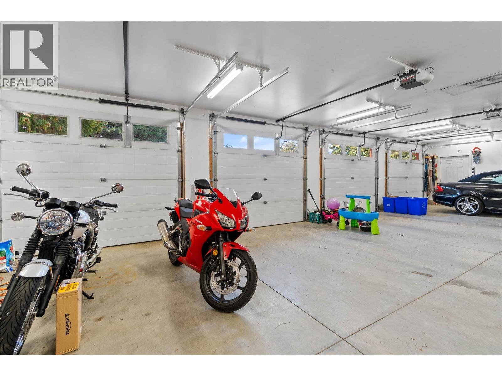  1097 9 Avenue Northeast, Salmon Arm