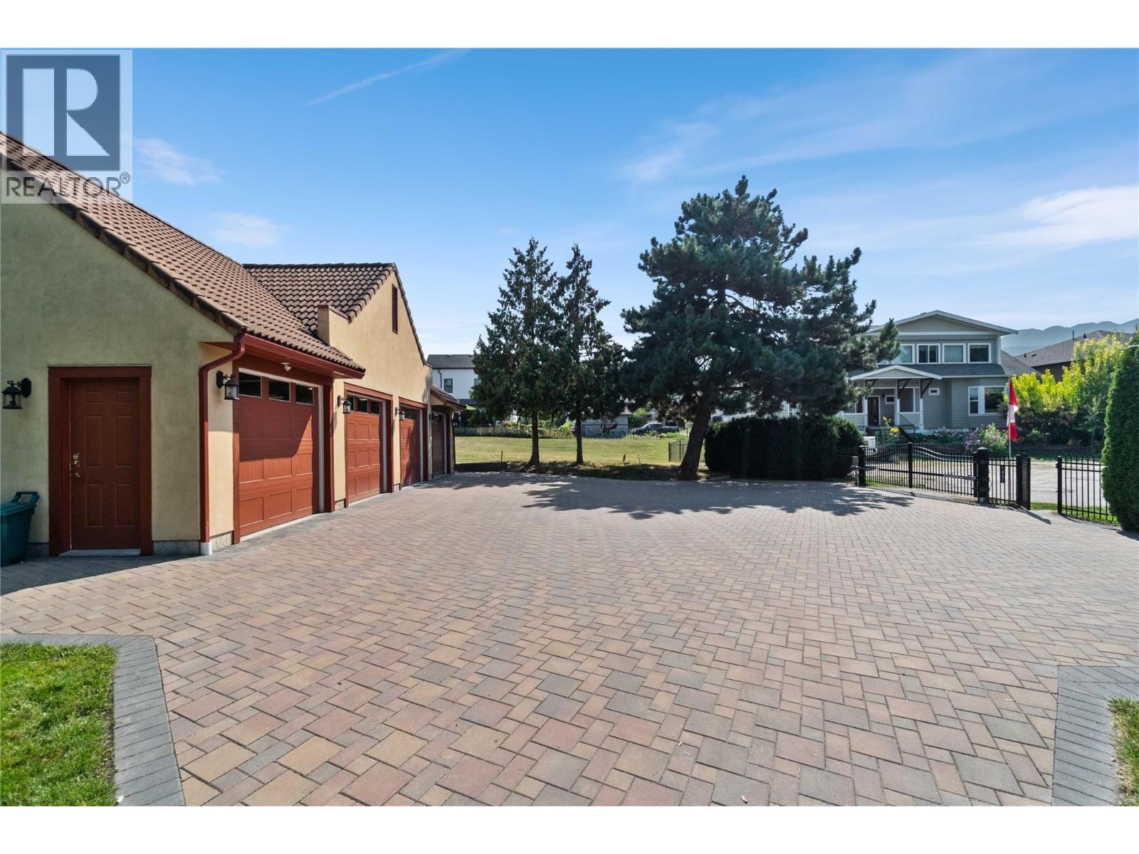  1097 9 Avenue Northeast, Salmon Arm