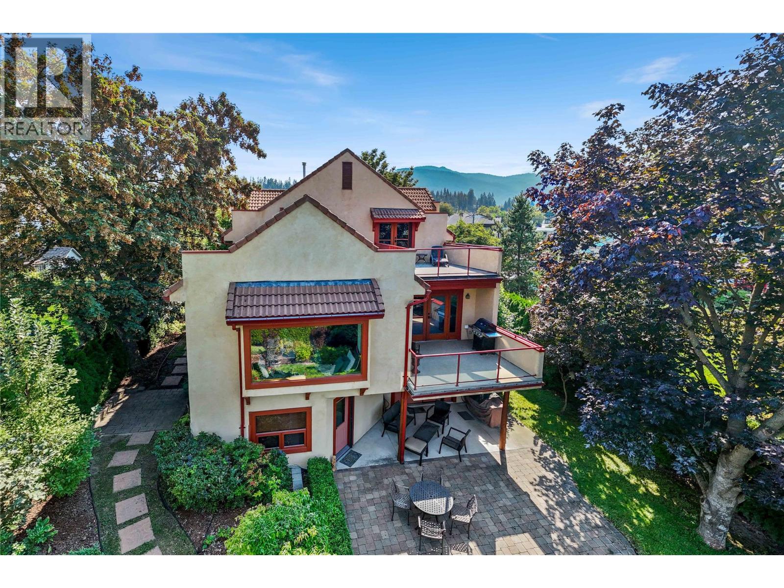  1097 9 Avenue Northeast, Salmon Arm