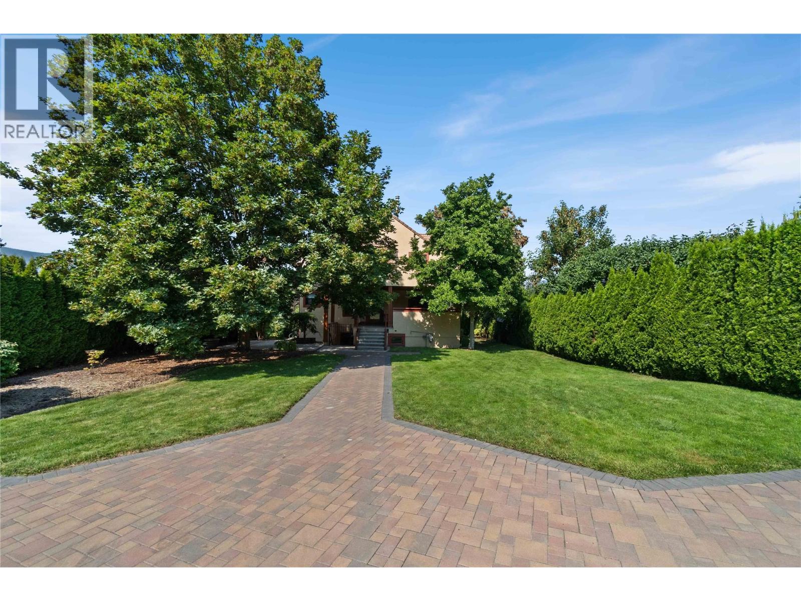  1097 9 Avenue Northeast, Salmon Arm