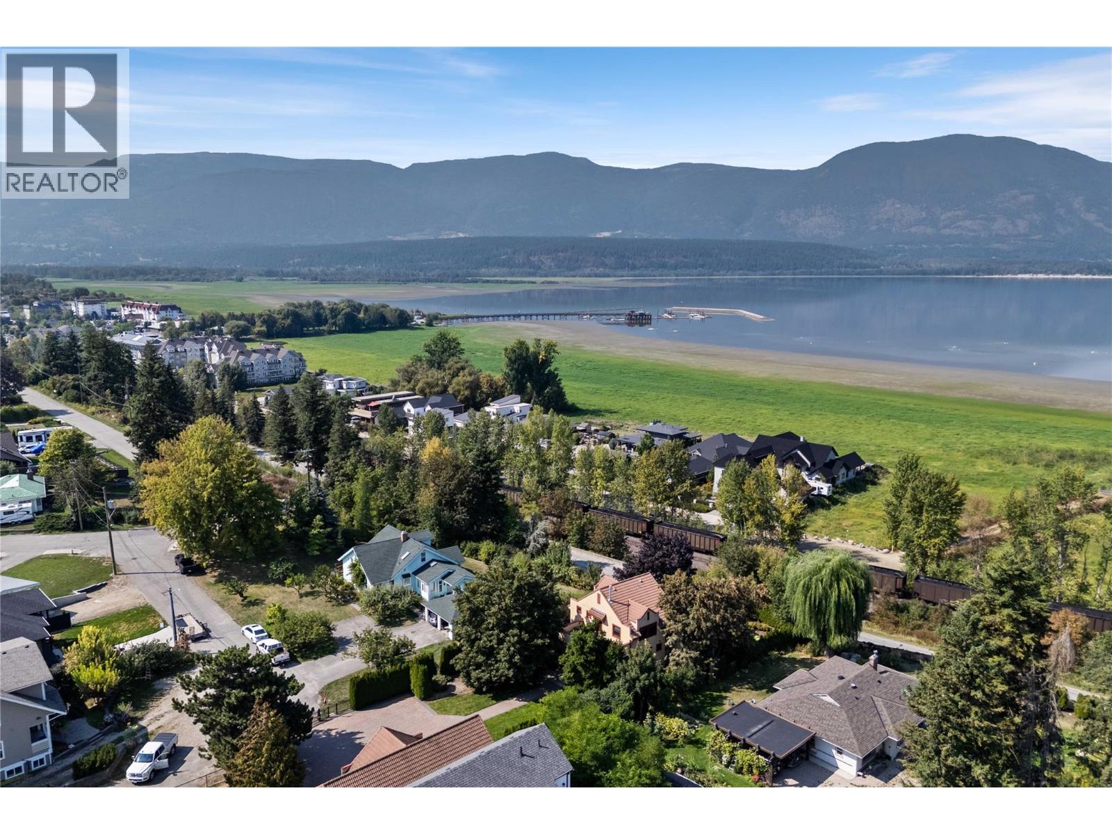  1097 9 Avenue Northeast, Salmon Arm