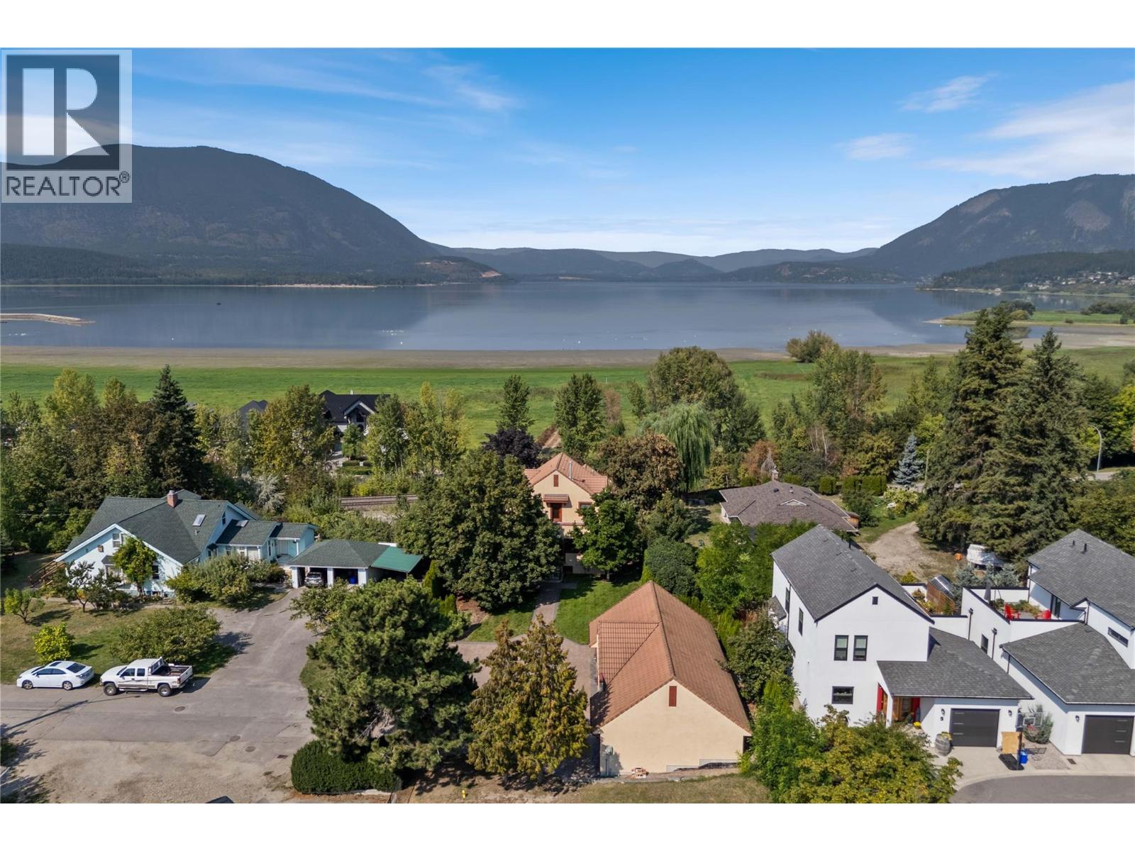 1097 9 Avenue Northeast, Salmon Arm