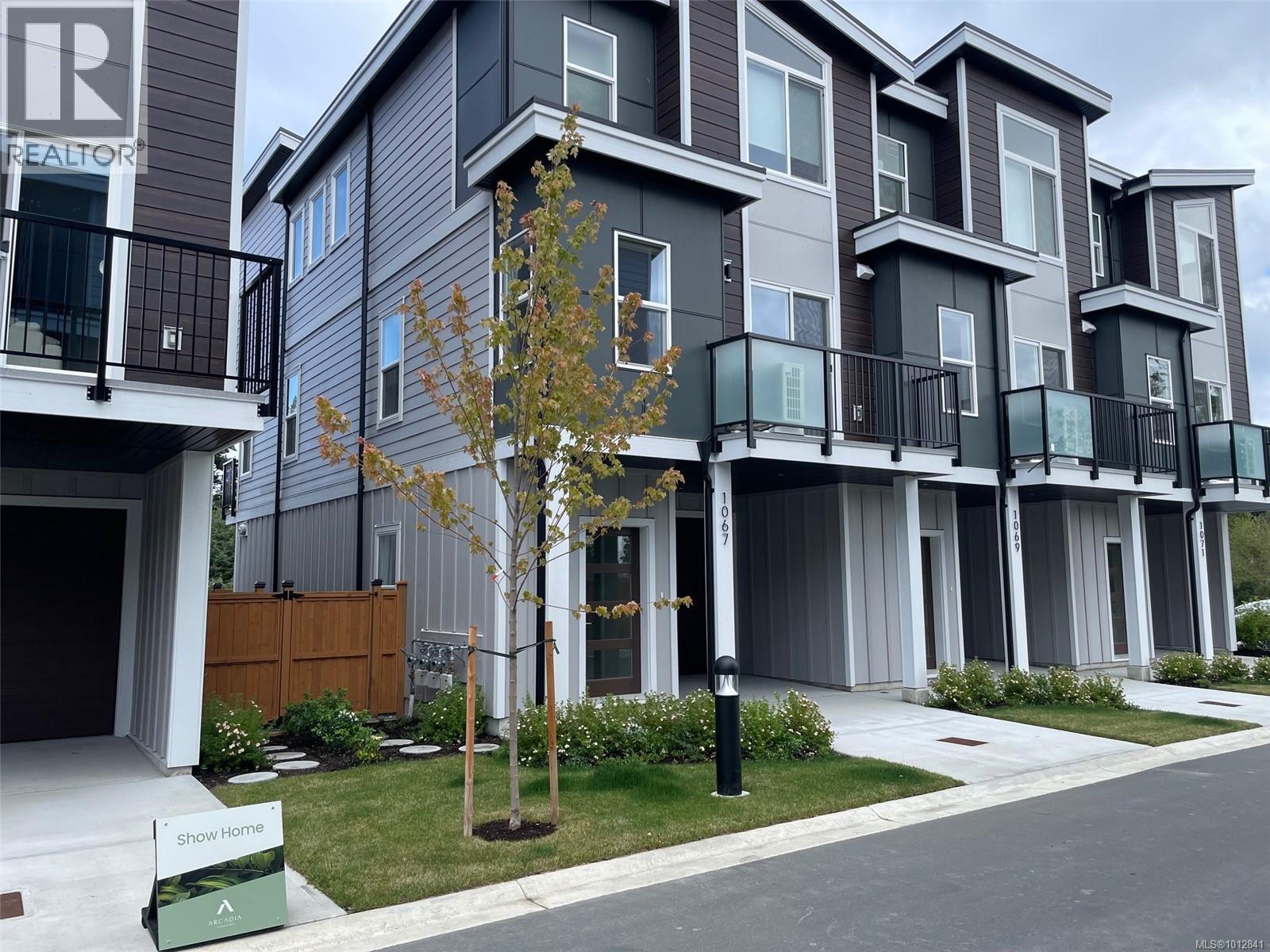 Photo 1 of 1203 Arcadiawood Crt, Langford BC