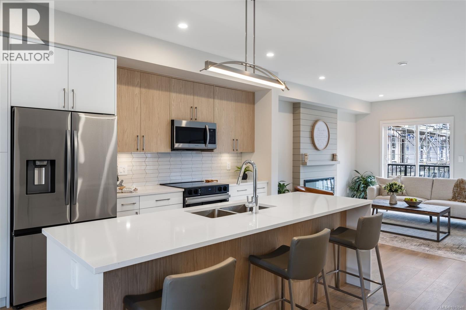 Photo 2 of 1203 Arcadiawood Crt, Langford BC