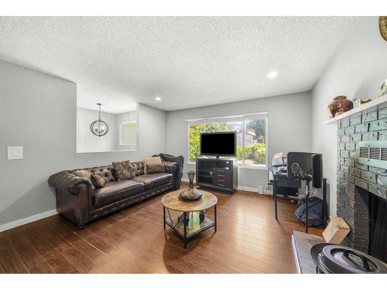 Photo 4 of 3555 Davie Street, Abbotsford BC