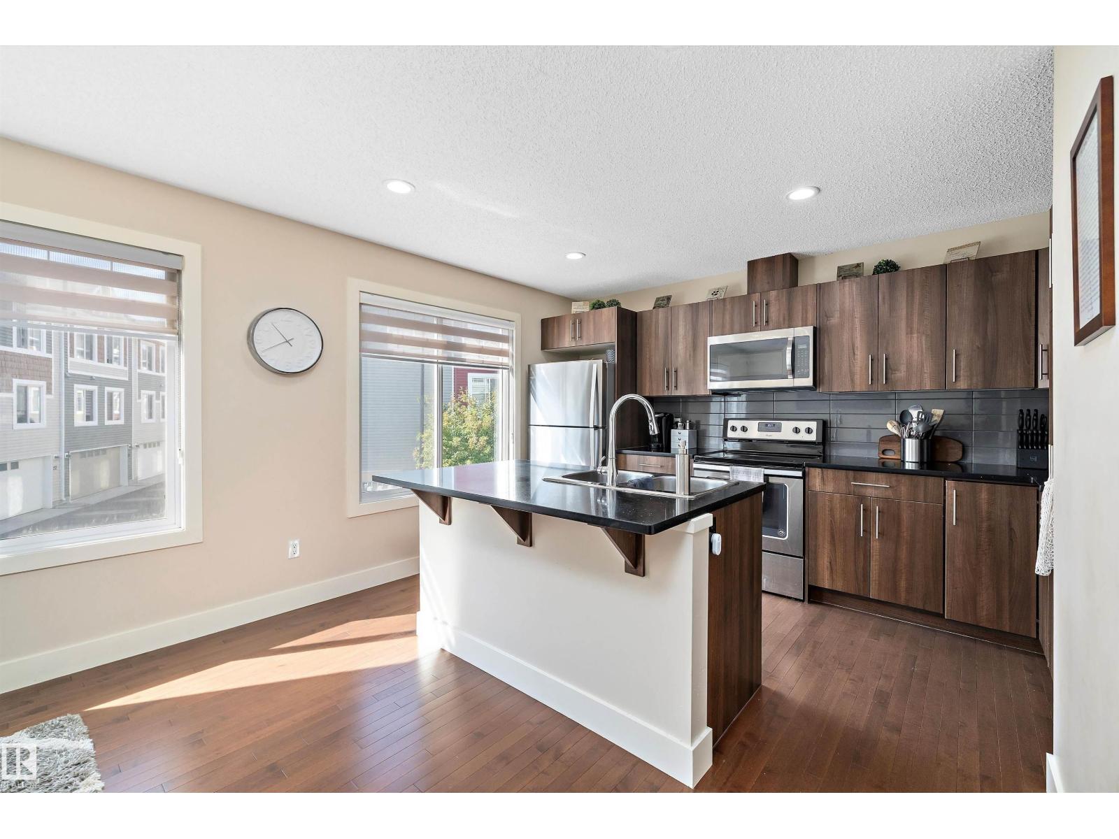 Photo 10 of 28 2922 Maple Wy Nw Nw, Edmonton AB