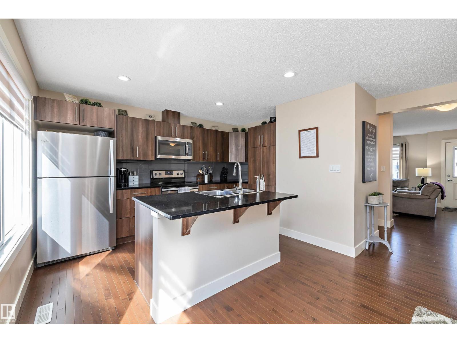 Photo 11 of 28 2922 Maple Wy Nw Nw, Edmonton AB