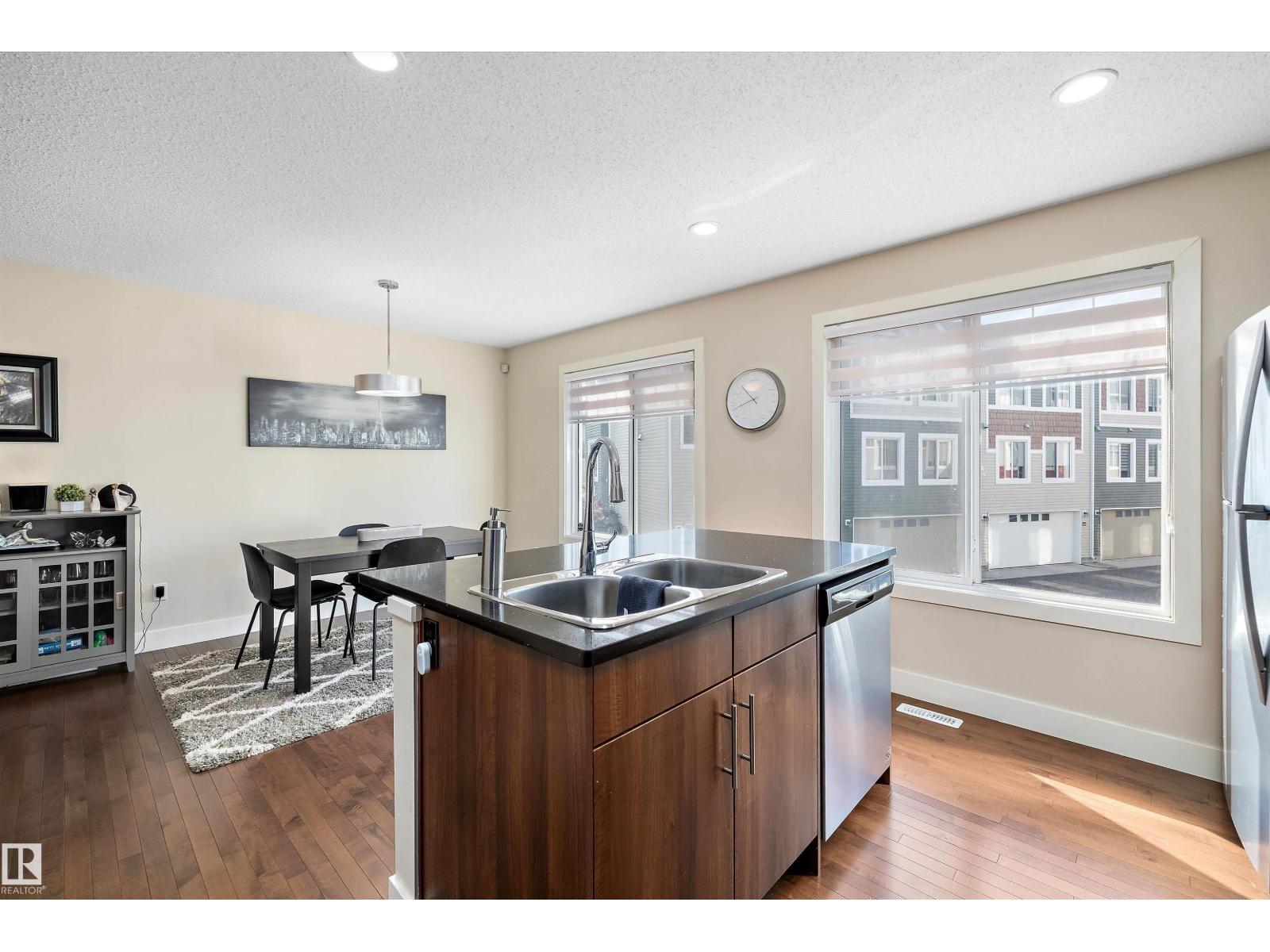 Photo 13 of 28 2922 Maple Wy Nw Nw, Edmonton AB