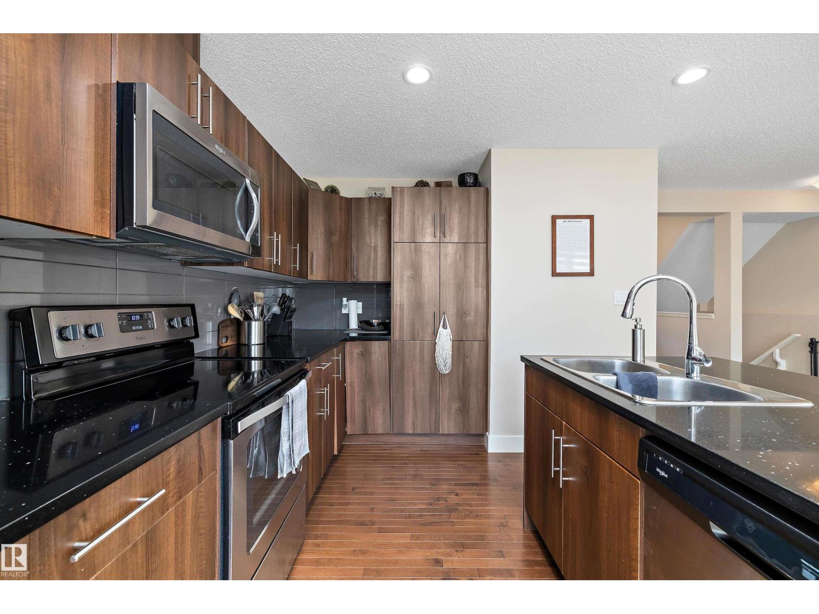 Photo 14 of 28 2922 Maple Wy Nw Nw, Edmonton AB