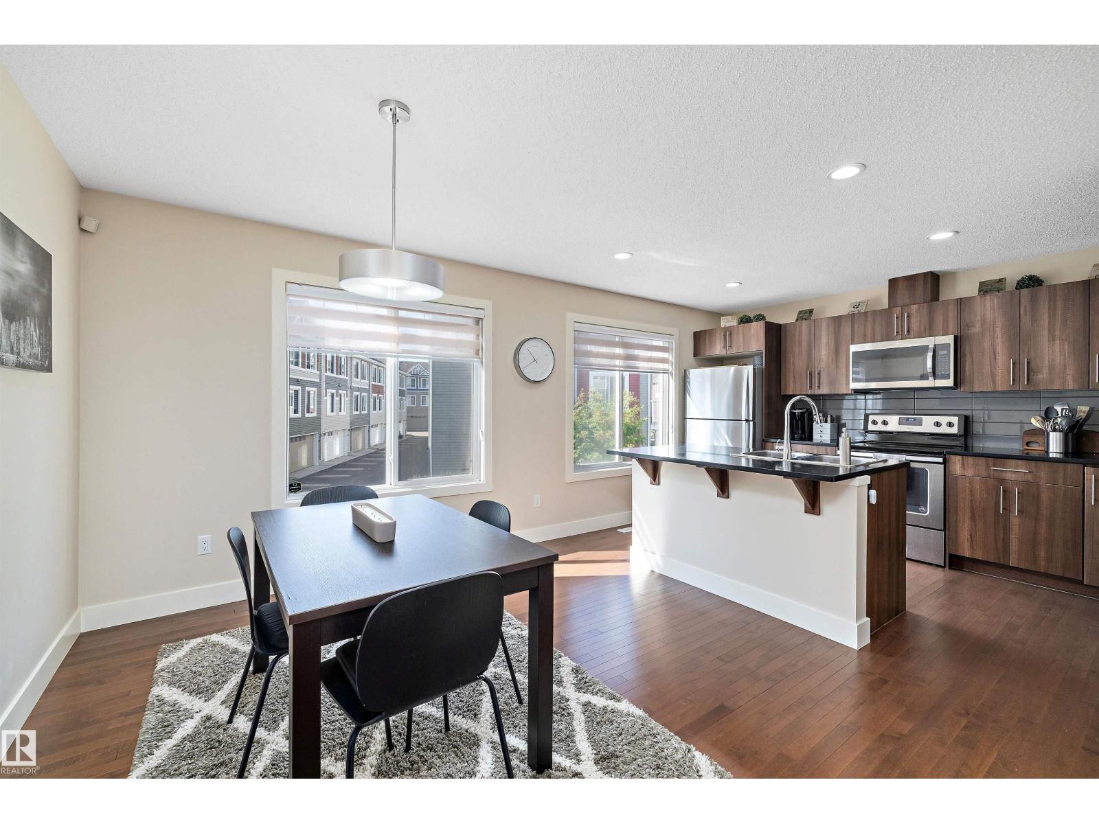 Photo 8 of 28 2922 Maple Wy Nw Nw, Edmonton AB