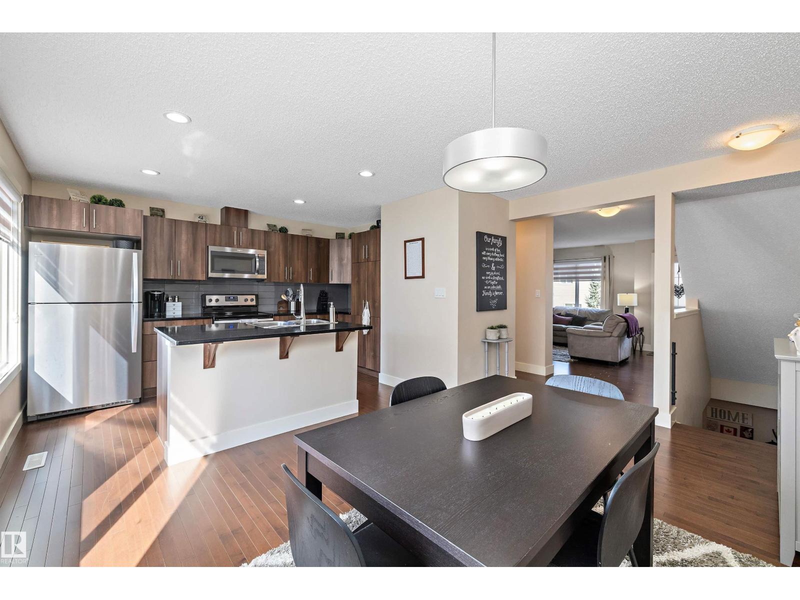 Photo 9 of 28 2922 Maple Wy Nw Nw, Edmonton AB
